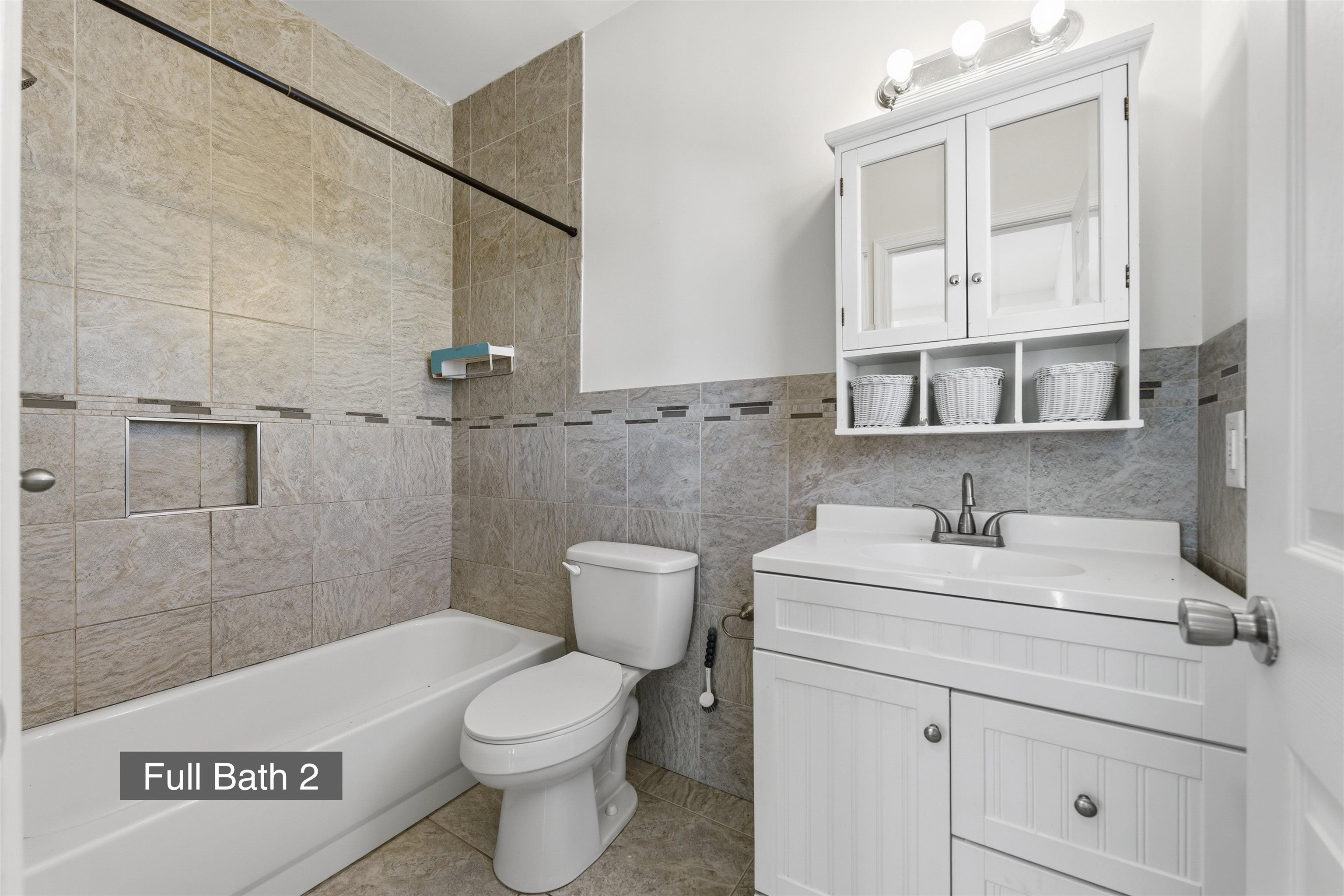 54 LAIDLAW AVE Unit: 2