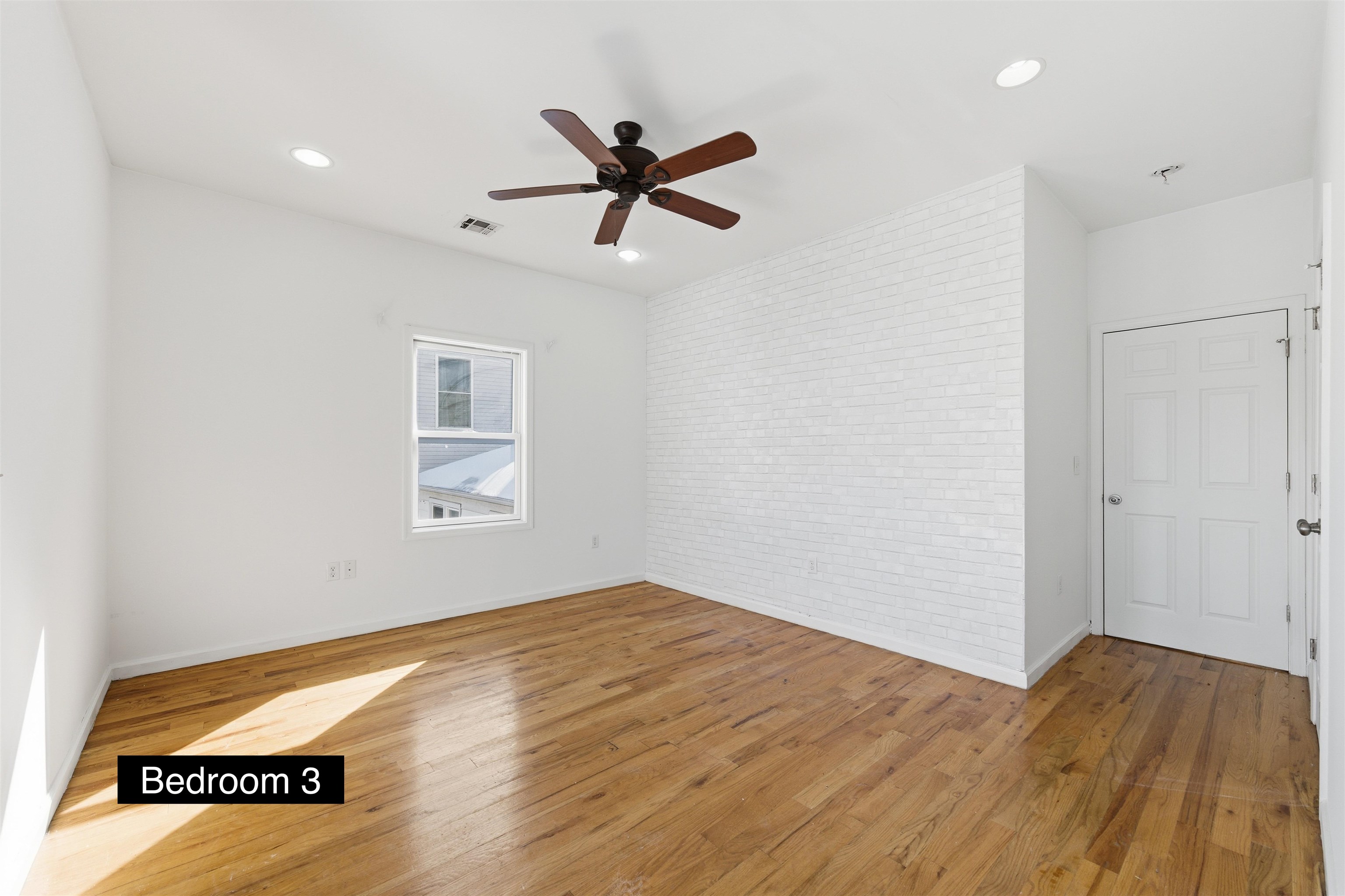 54 LAIDLAW AVE Unit: 2