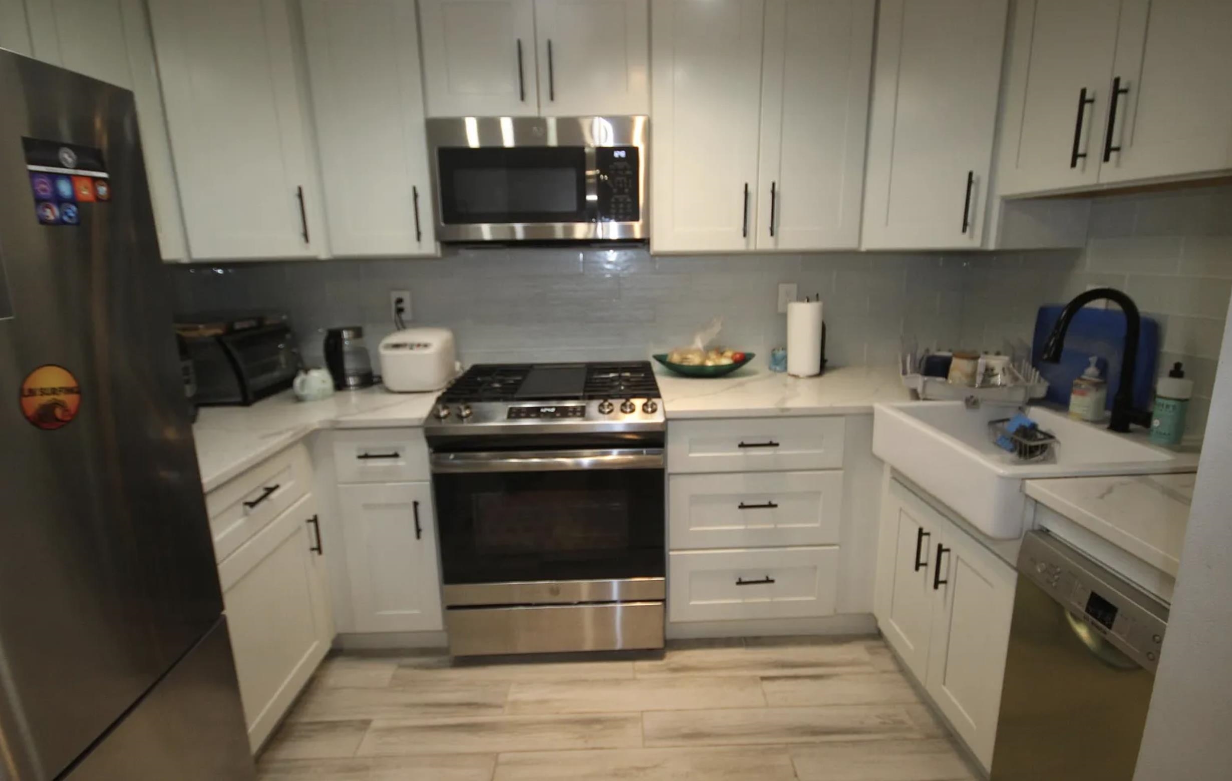 422 HUDSON ST Unit: 1