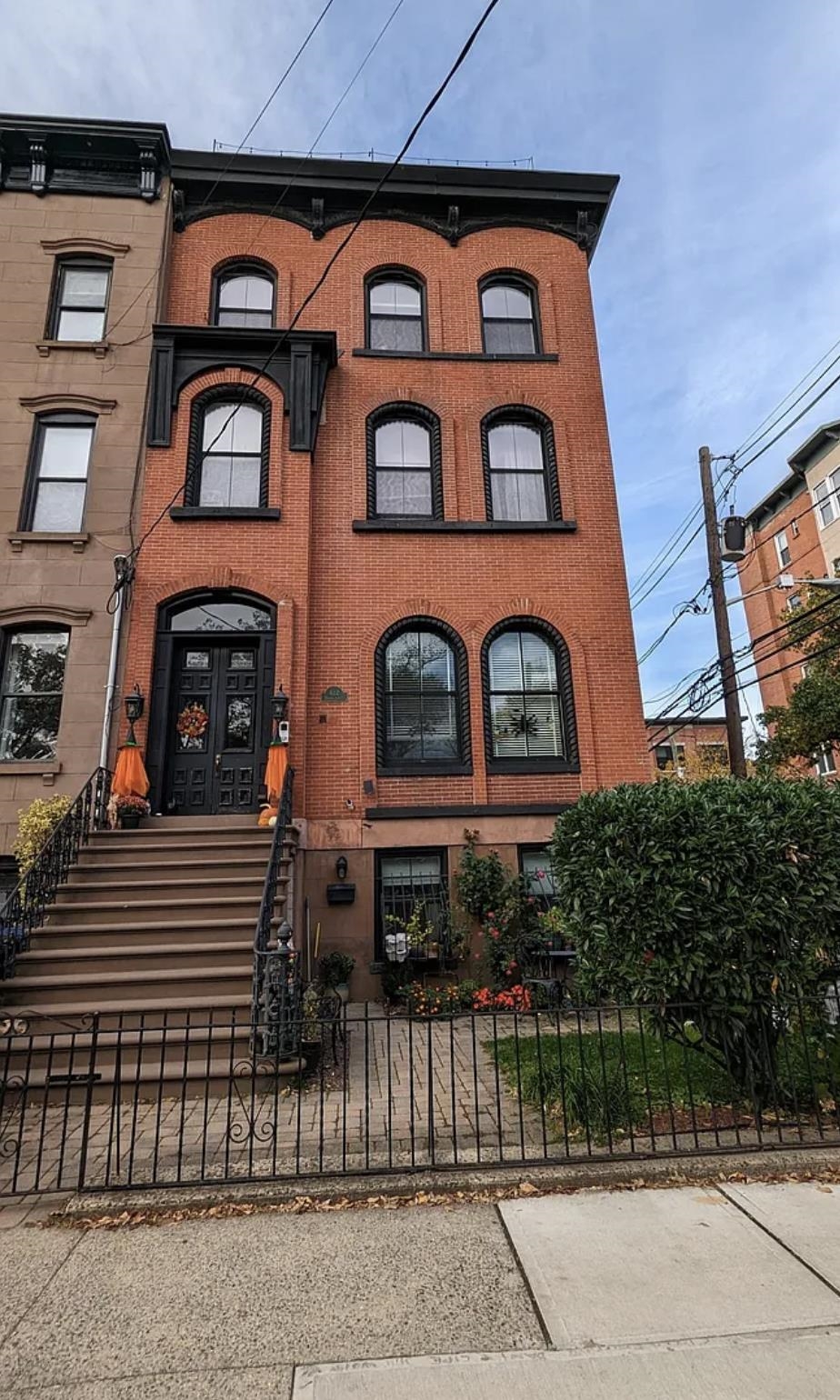 422 HUDSON ST Unit: 1