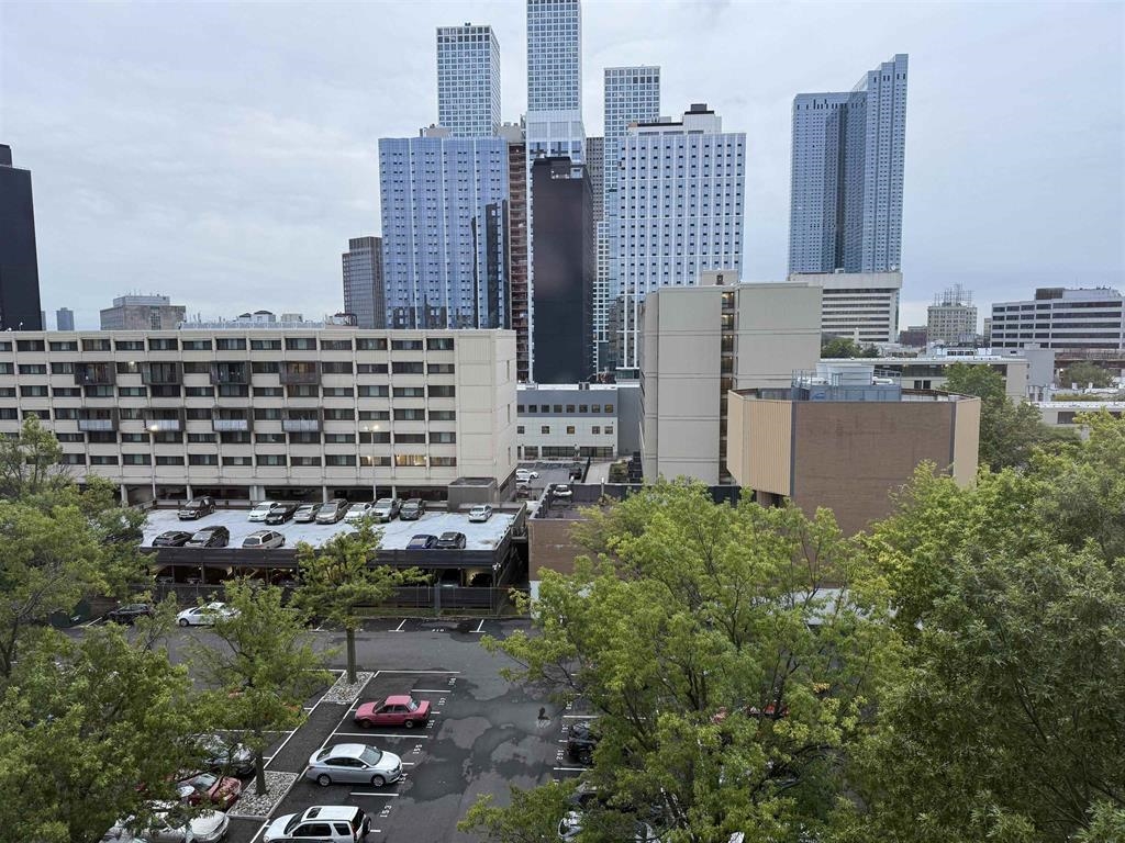 201 ST PAULS AVE Unit: 8F