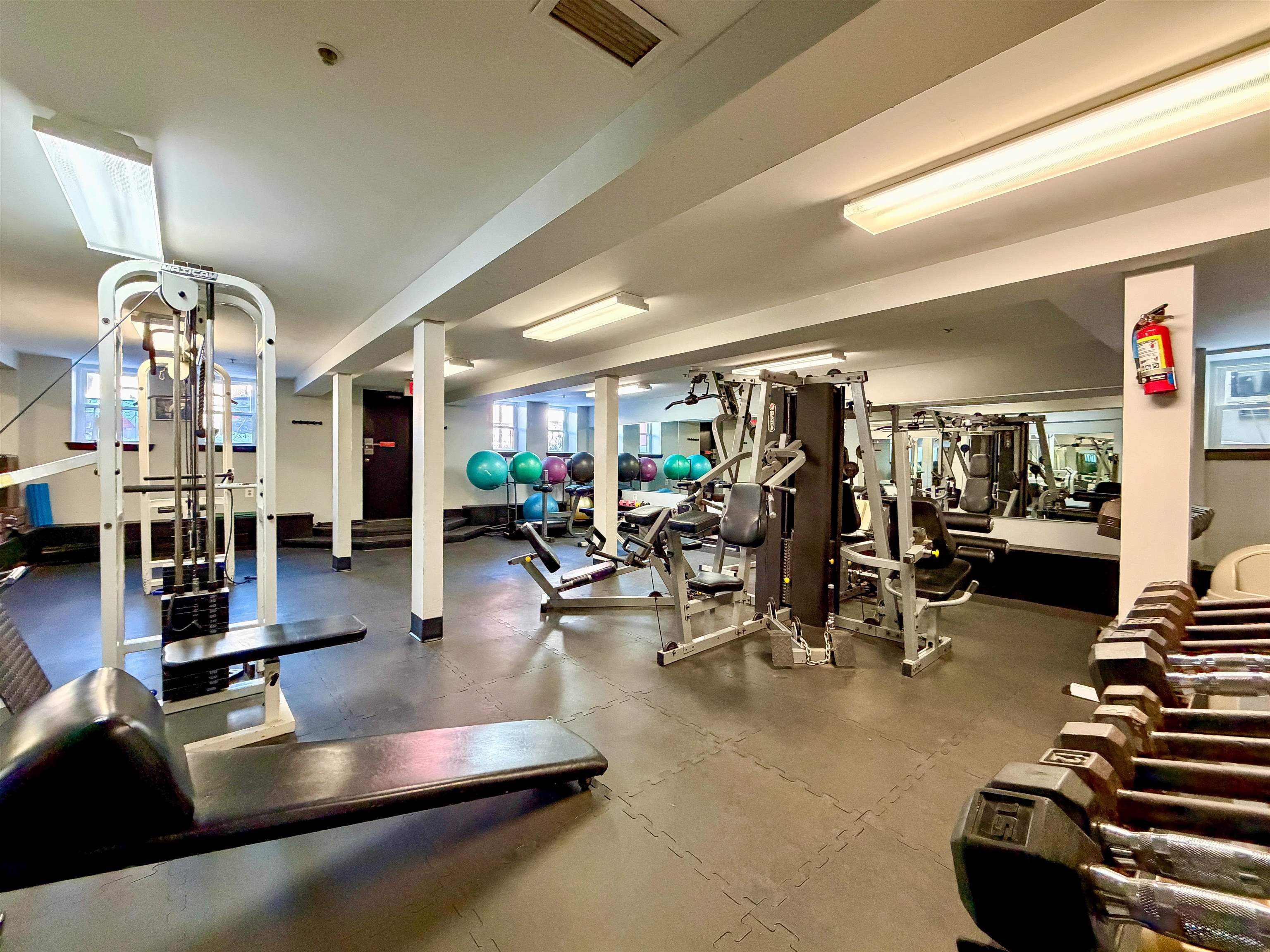 1115 WILLOW AVE Unit: 111