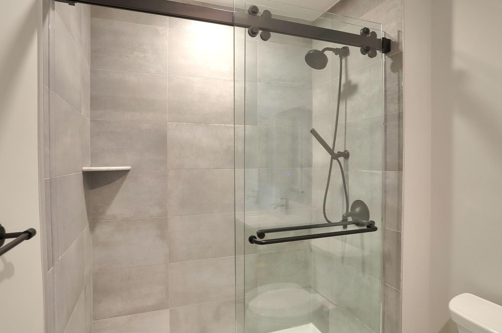 32 OAKLAND AVE Unit: 1007