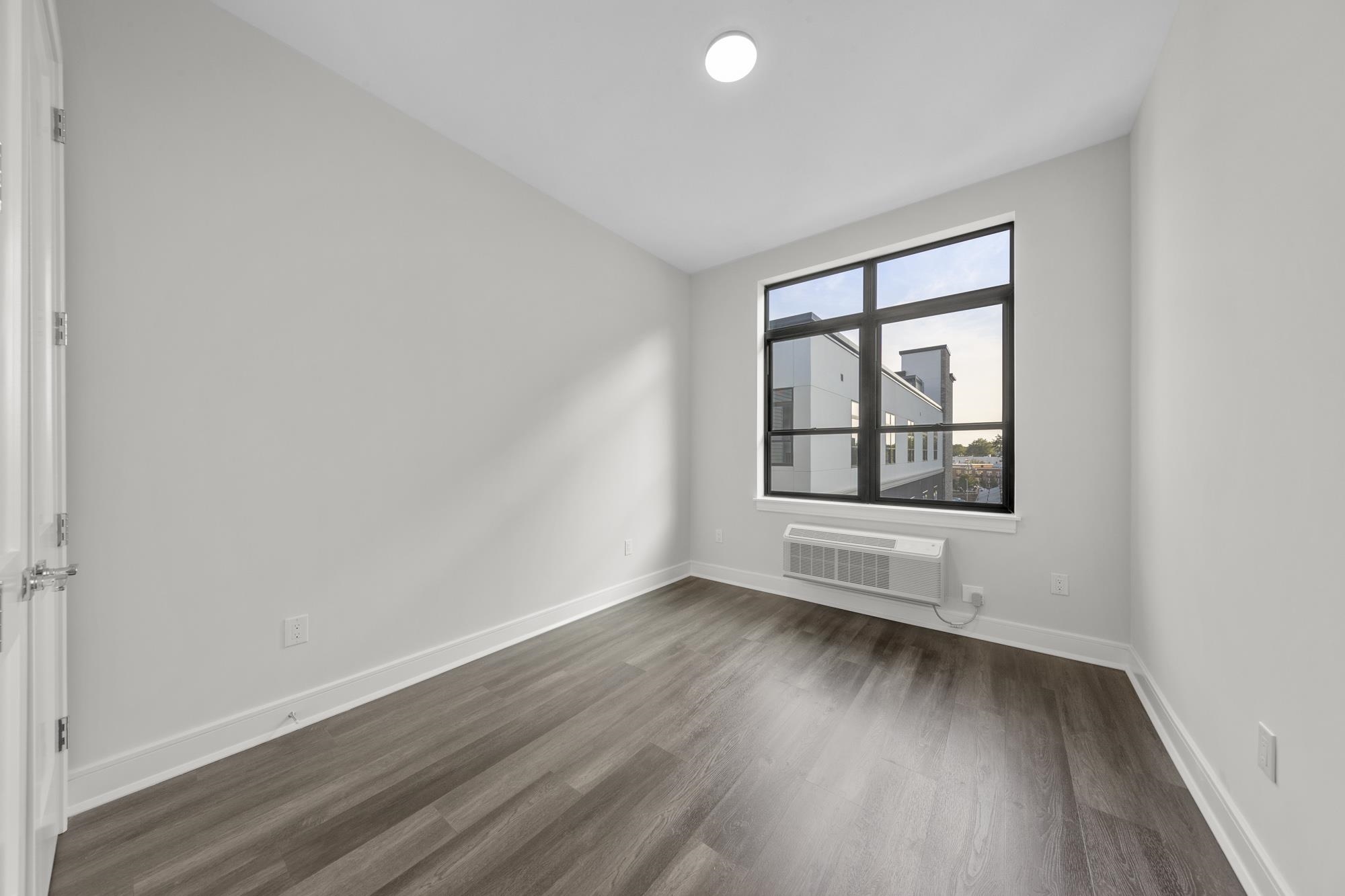 121 34TH ST Unit: 311