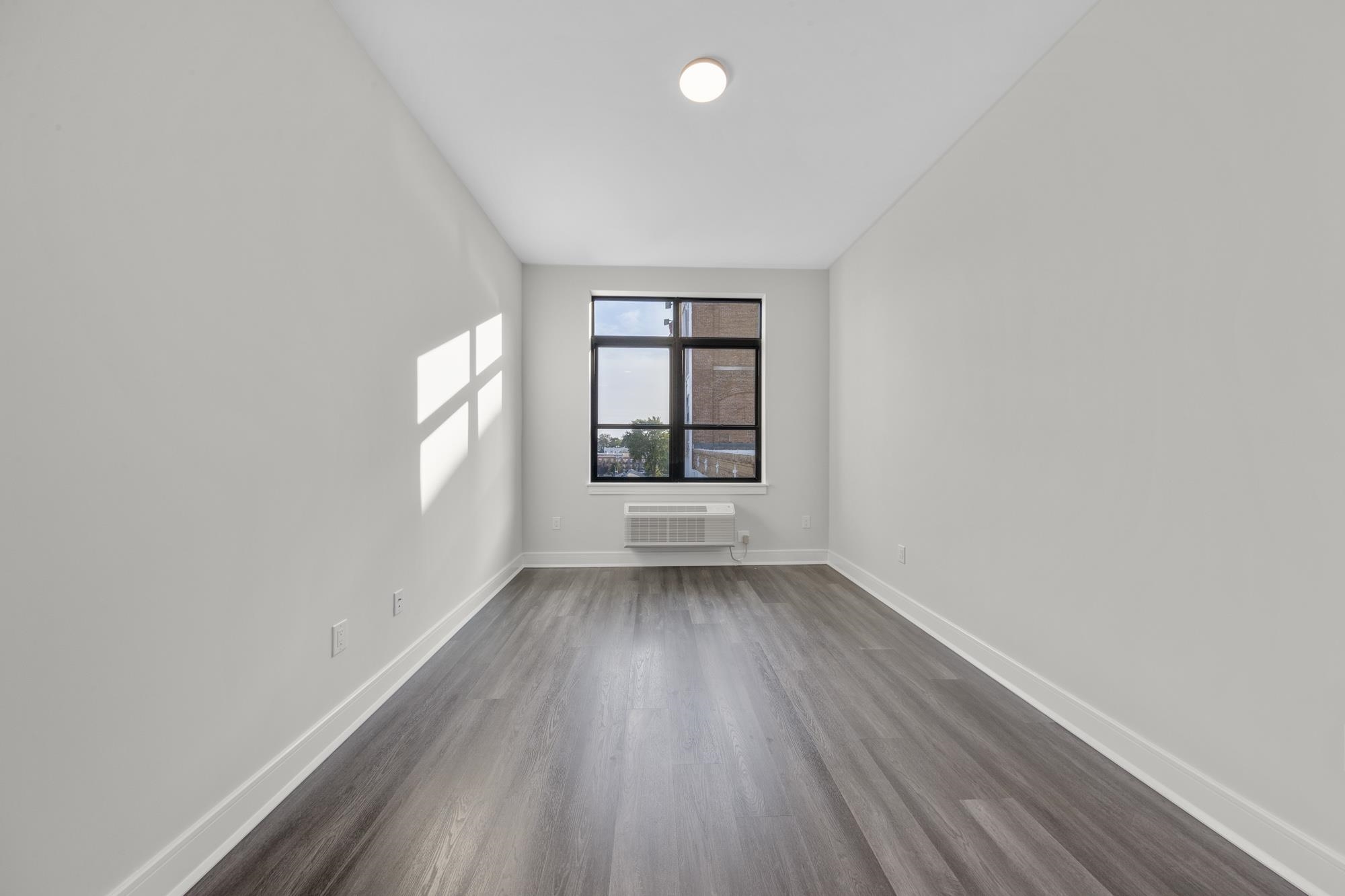 121 34TH ST Unit: 311