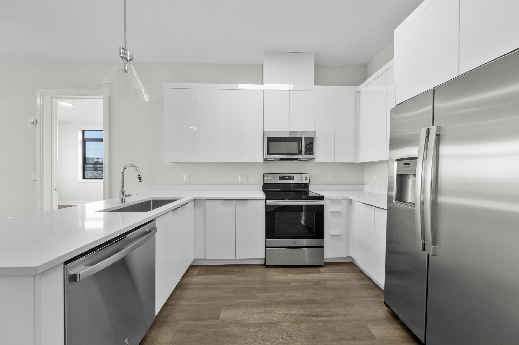121 34TH ST Unit: 408