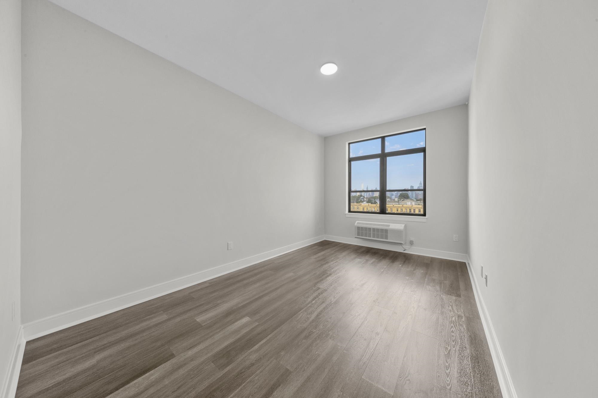 121 34TH ST Unit: 506