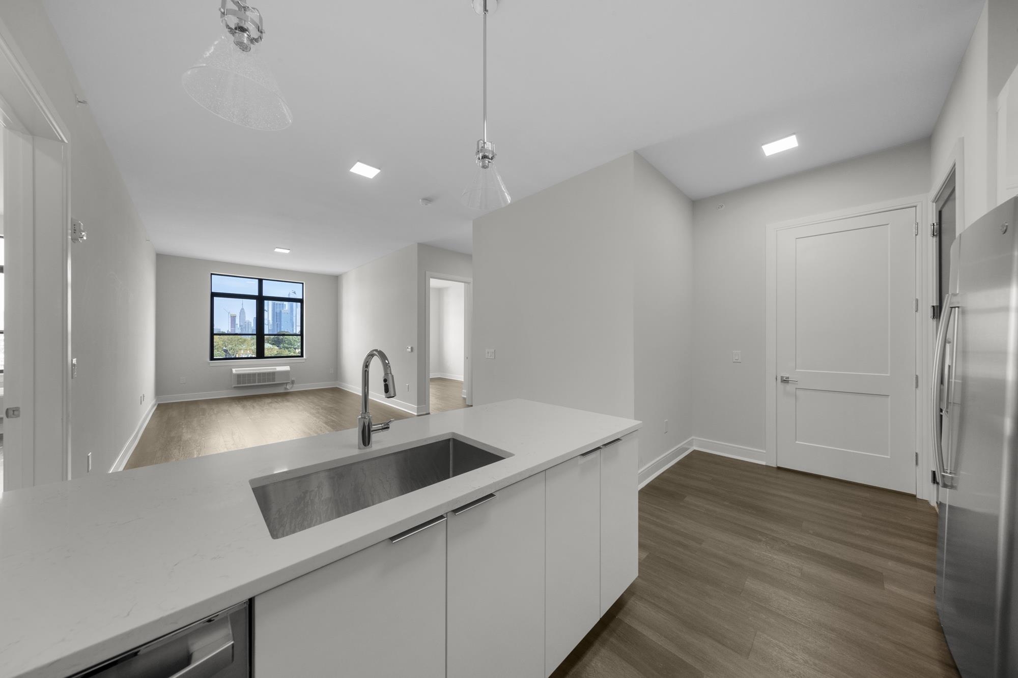 121 34TH ST Unit: 506