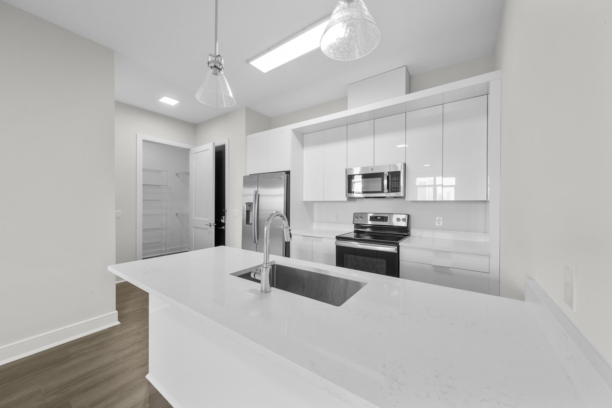 121 34TH ST Unit: 506