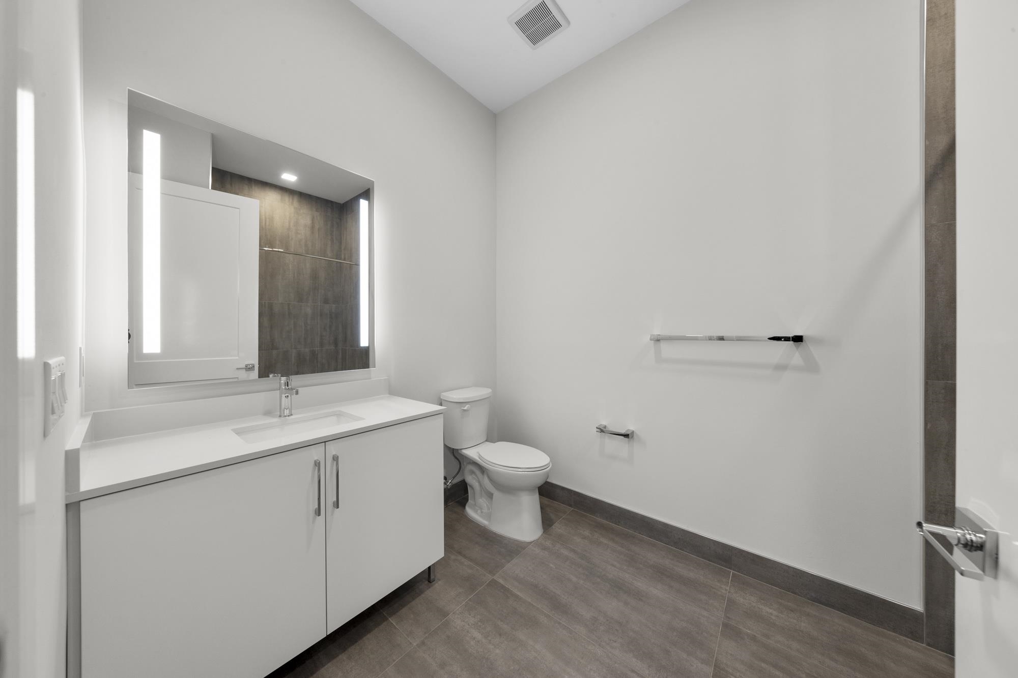 121 34TH ST Unit: 506