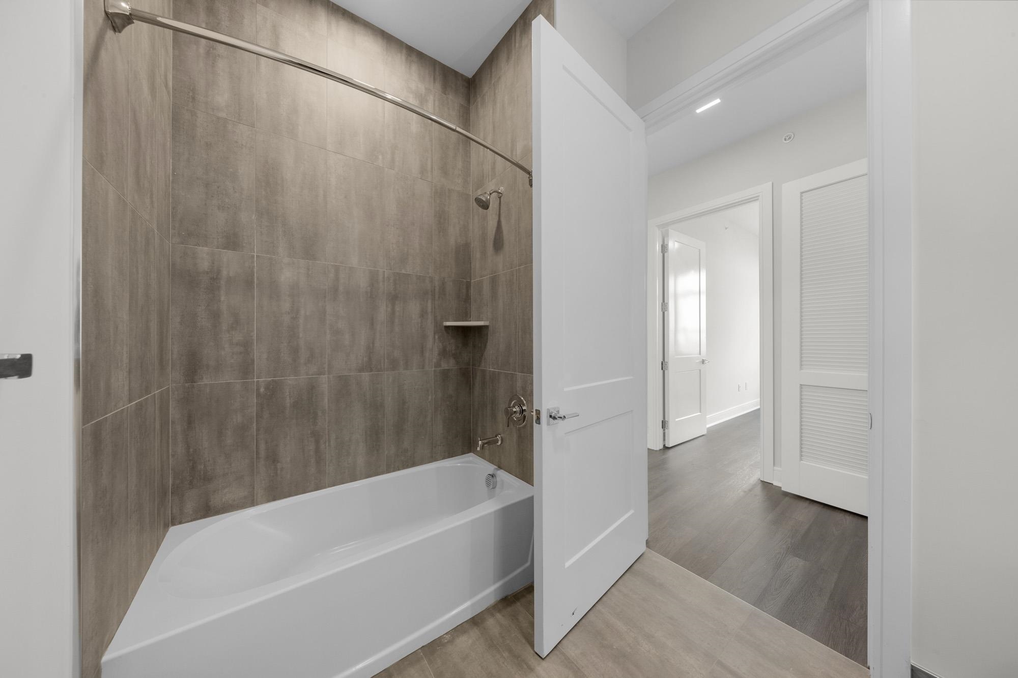 121 34TH ST Unit: 506