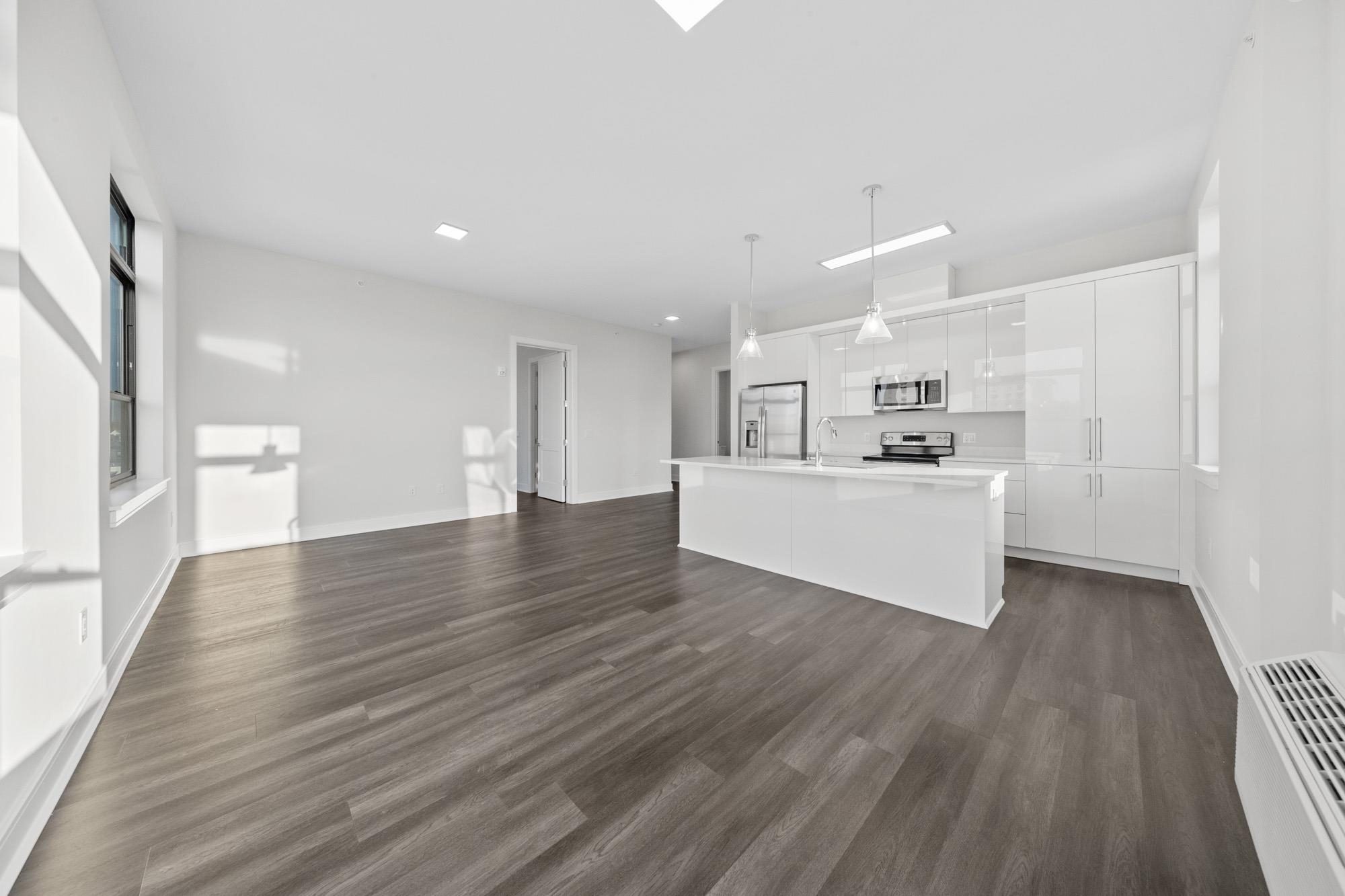 121 34TH ST Unit: 516
