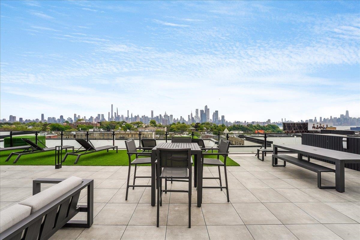 121 34TH ST Unit: 604