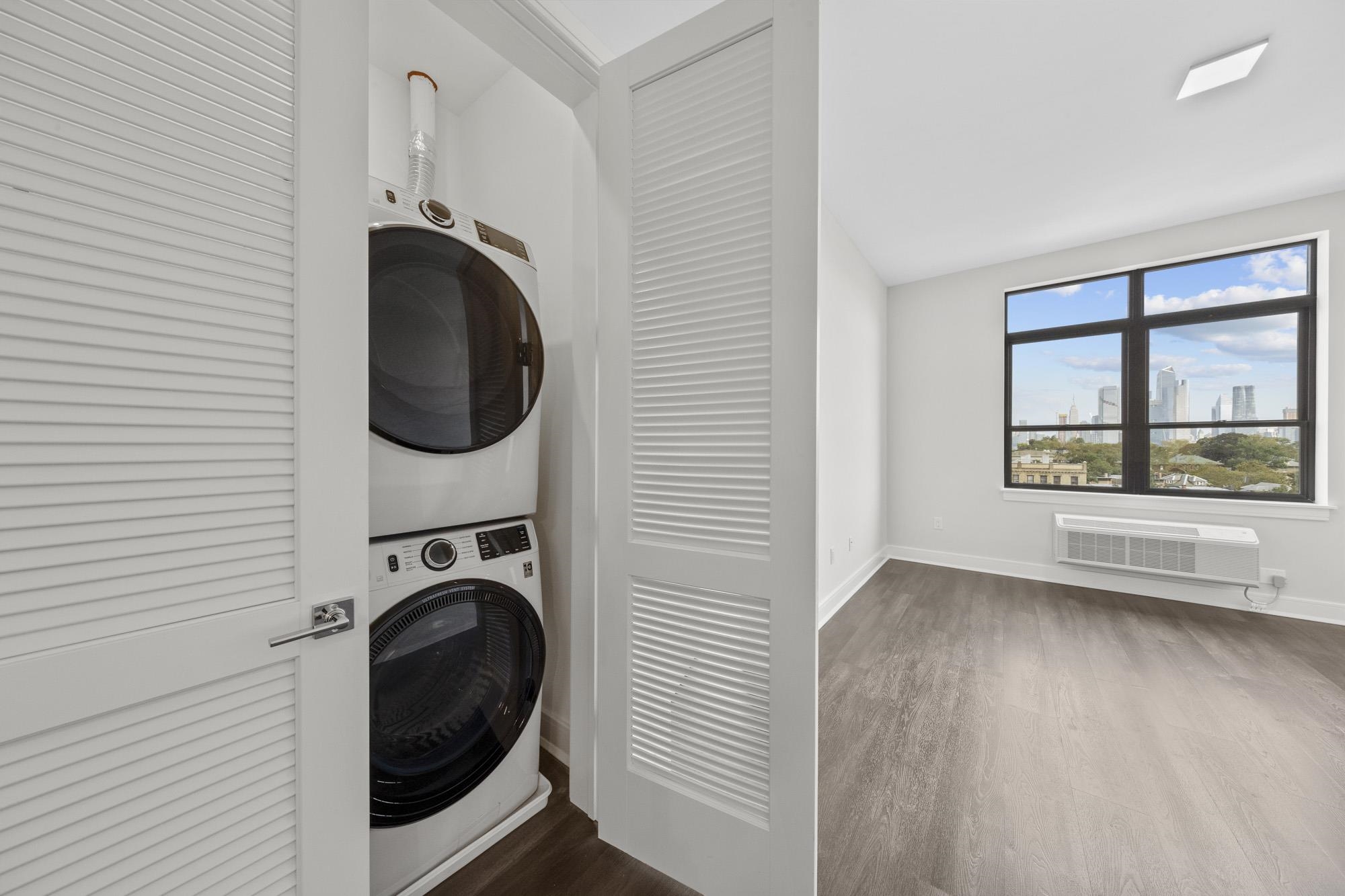 121 34TH ST Unit: 604