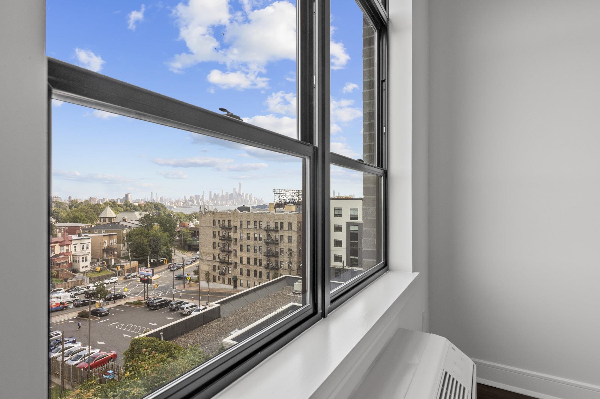 121 34TH ST Unit: 604