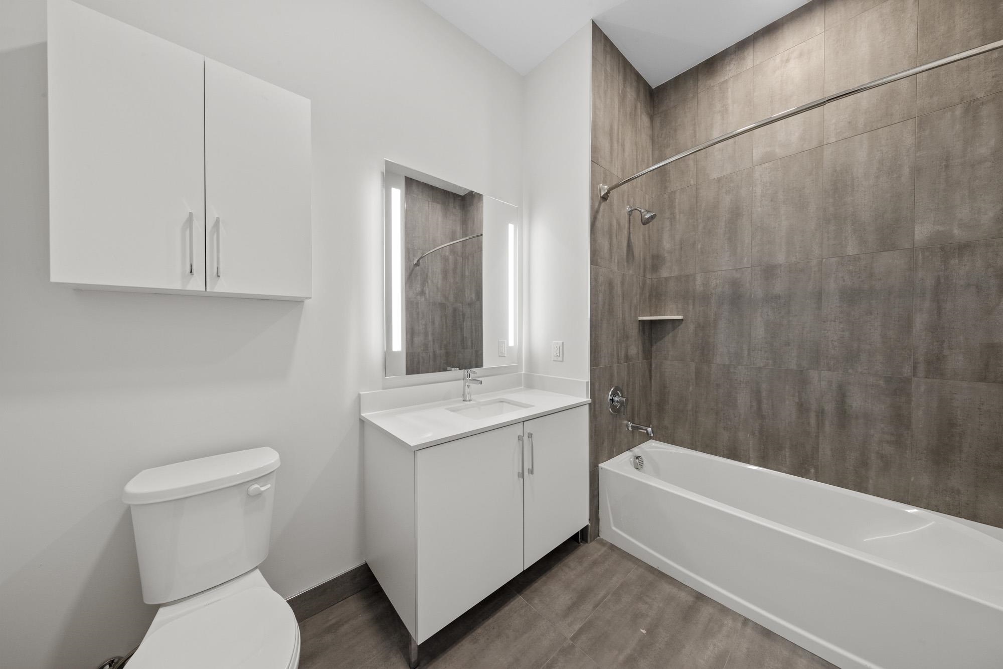 121 34TH ST Unit: 604