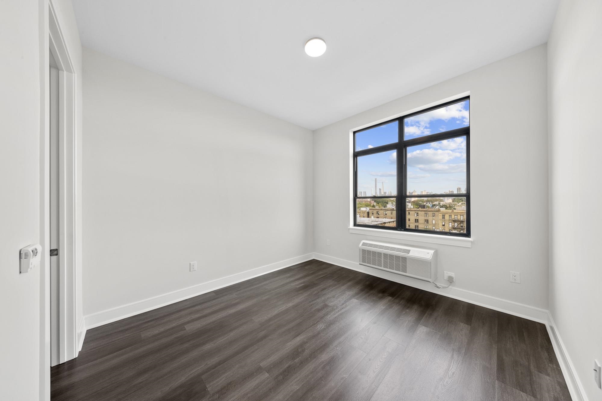 121 34TH ST Unit: 604