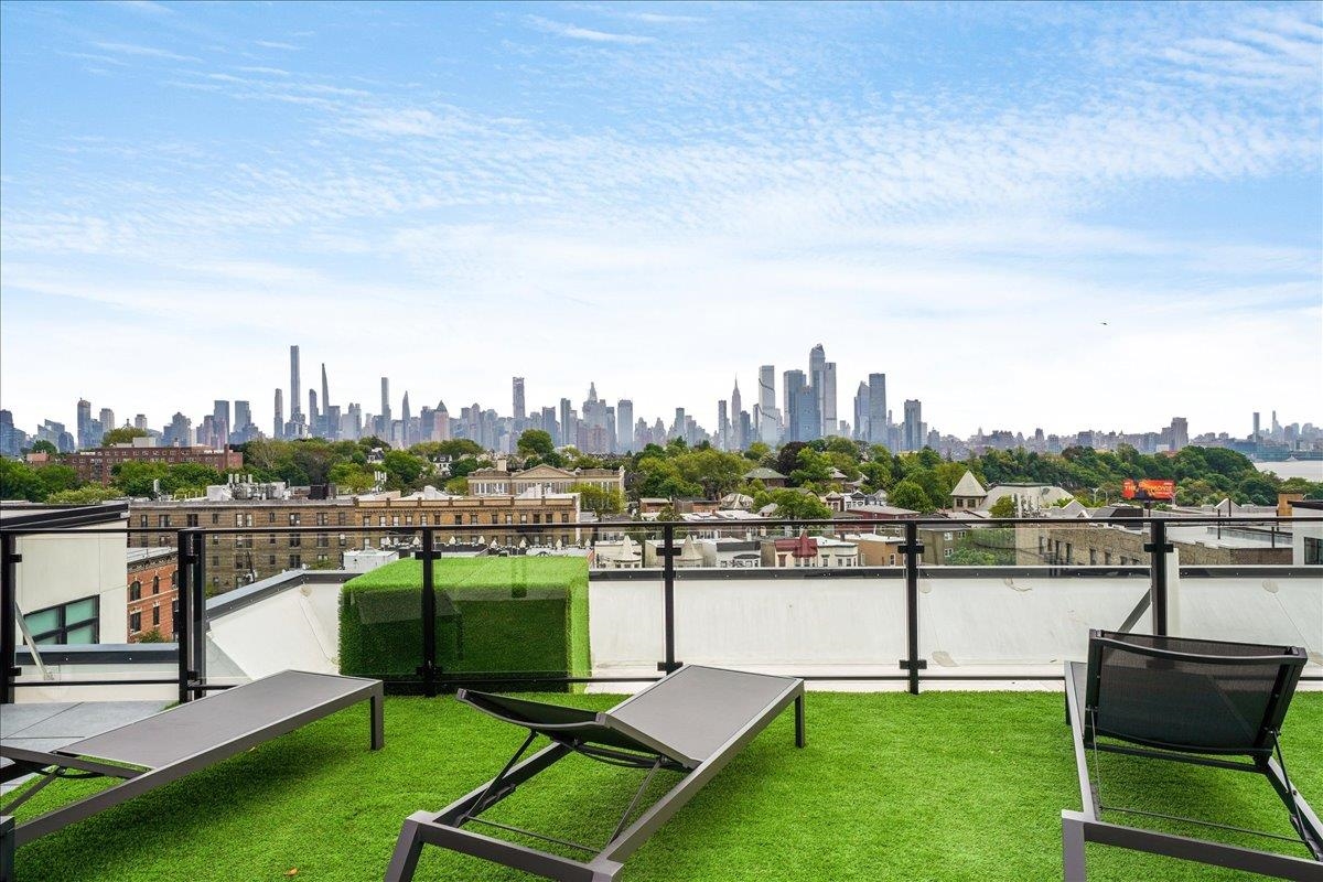 121 34TH ST Unit: 604