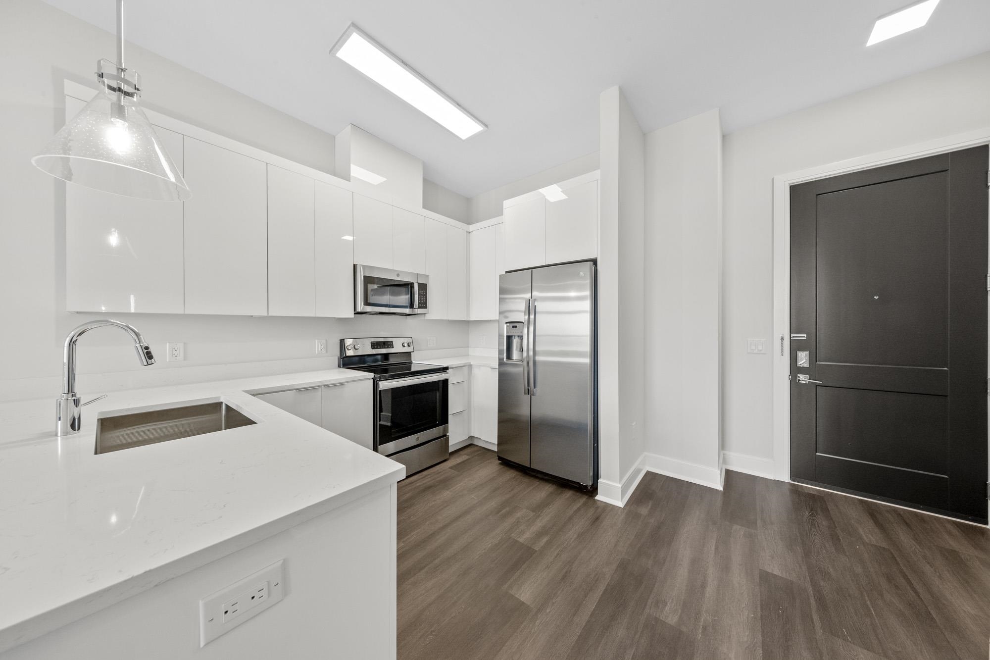 121 34TH ST Unit: 604