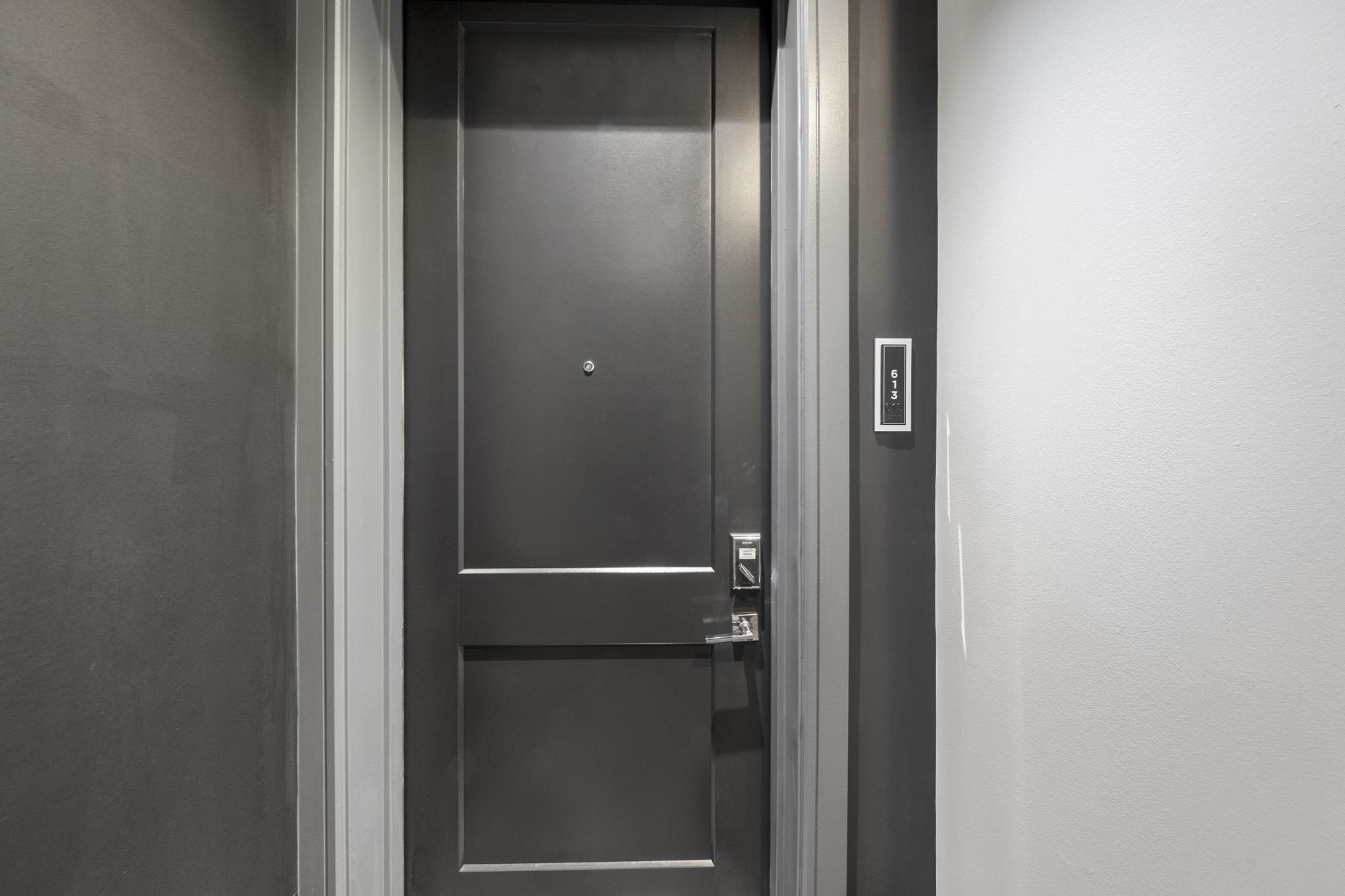 121 34TH ST Unit: 613