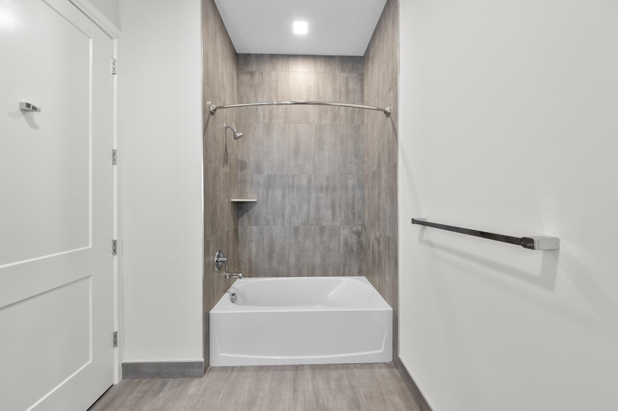 121 34TH ST Unit: 613