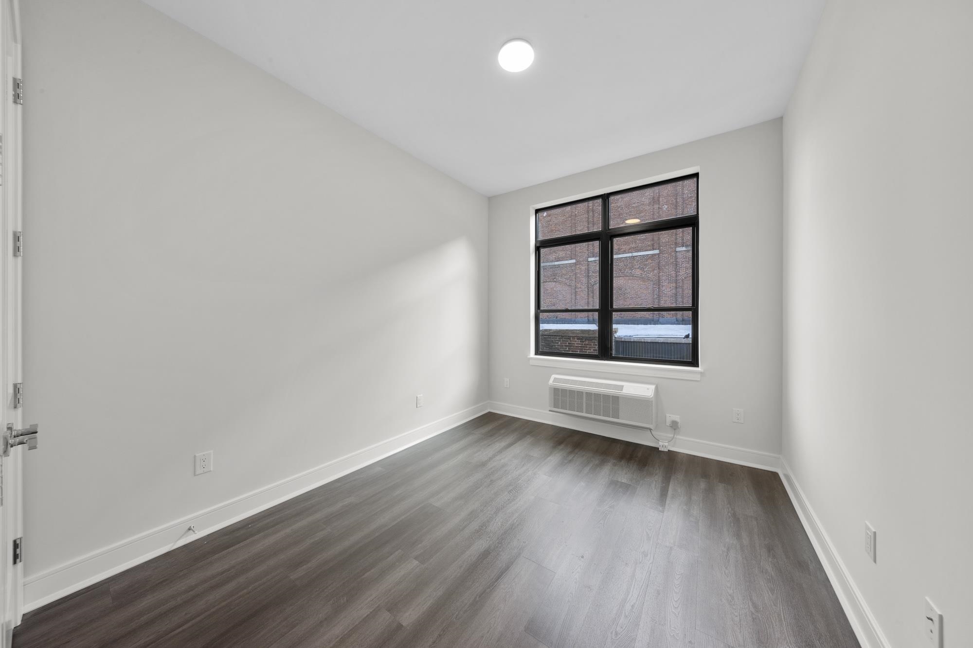 121 34TH ST Unit: 613