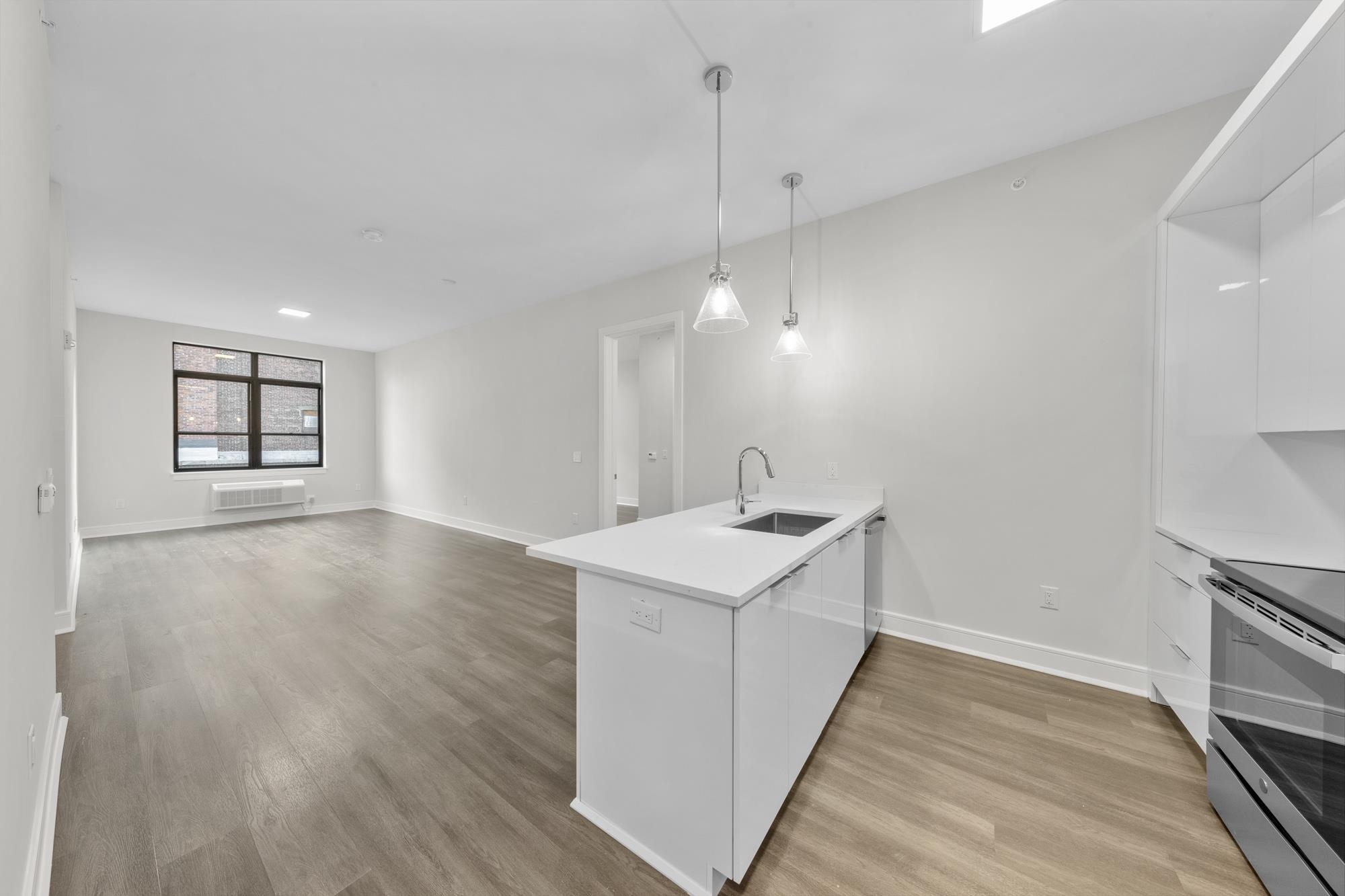 121 34TH ST Unit: 613