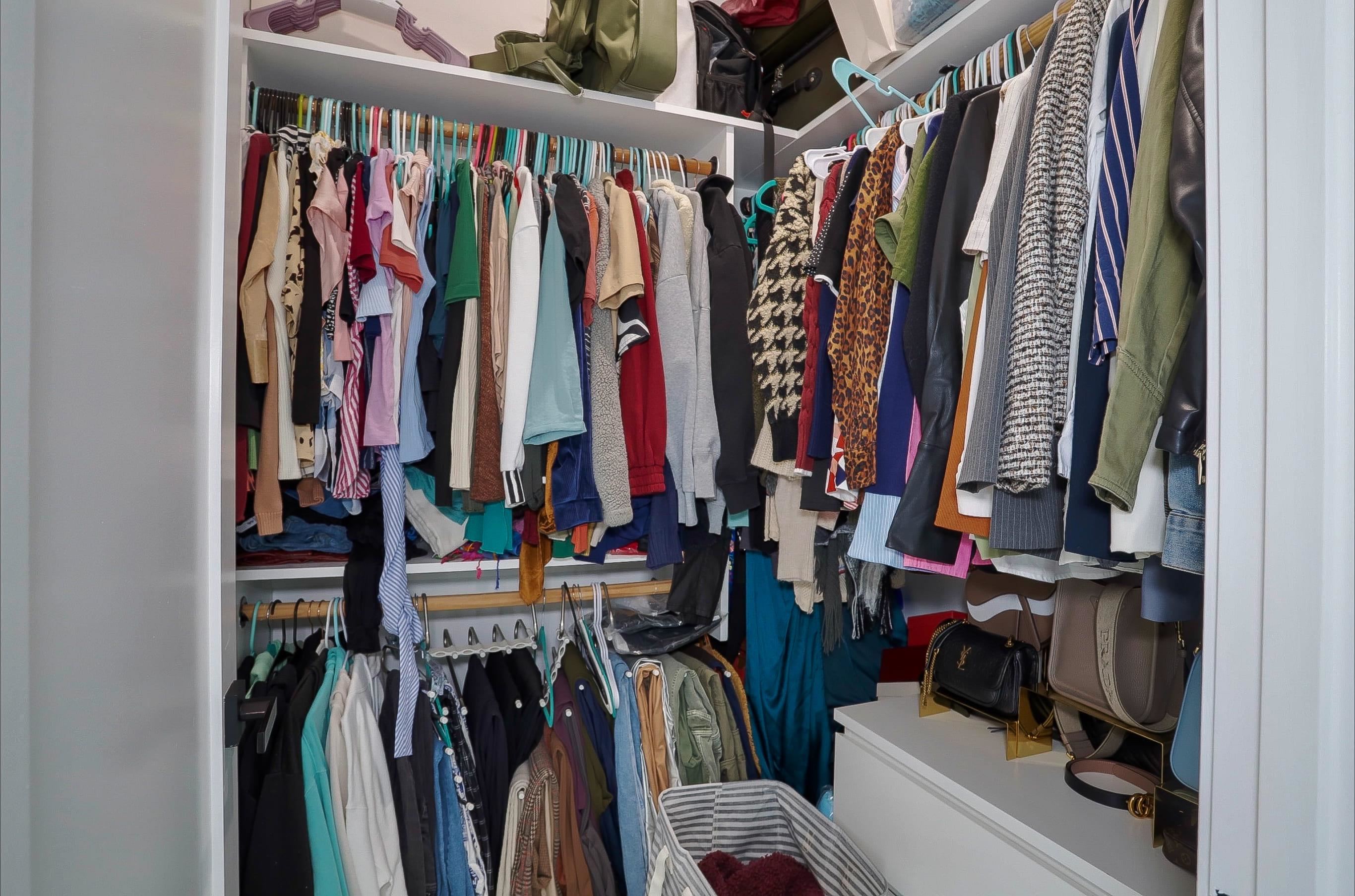 299 COLUMBIA AVE Unit: 2