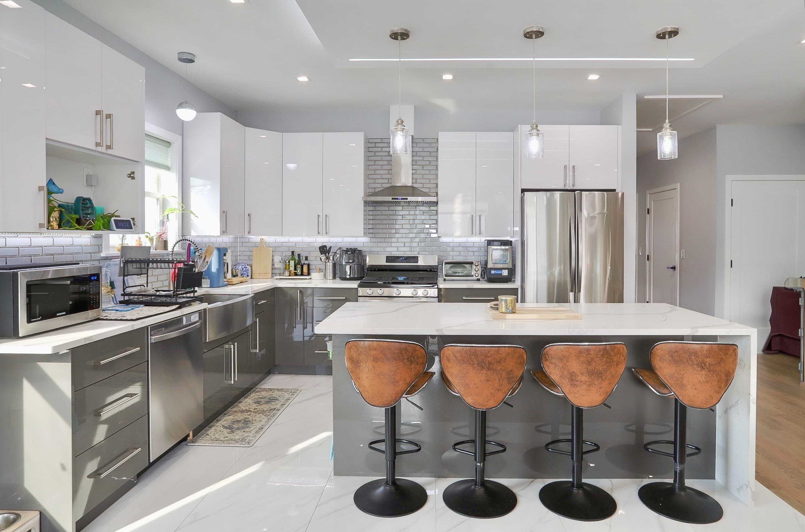 299 COLUMBIA AVE Unit: 2