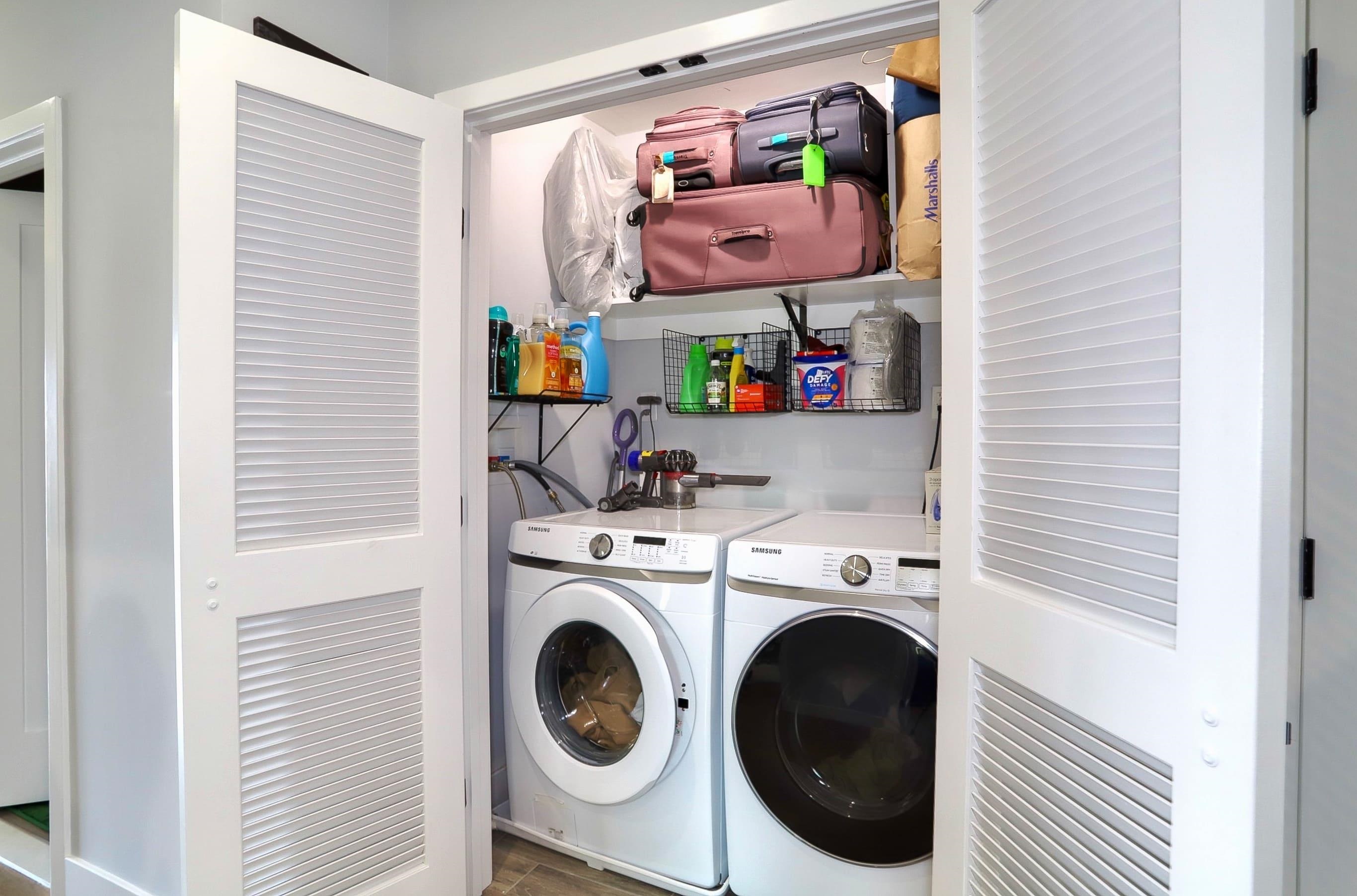 299 COLUMBIA AVE Unit: 2