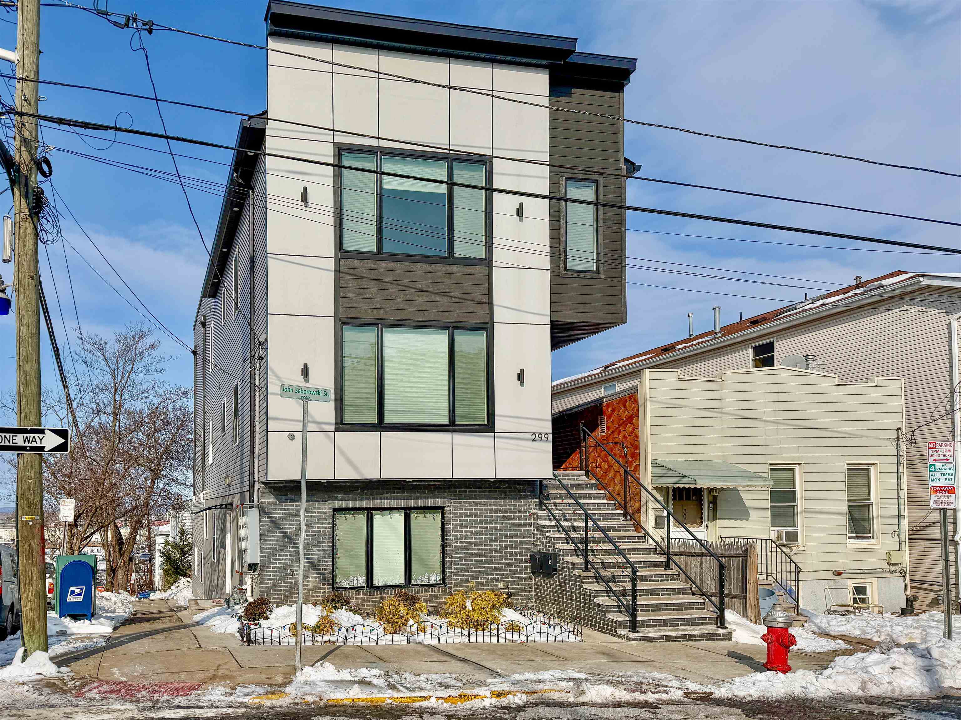 299 COLUMBIA AVE Unit: 2