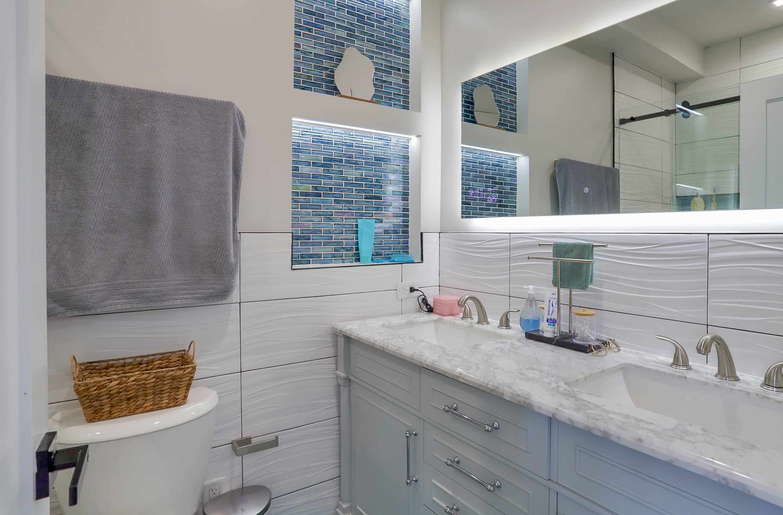 299 COLUMBIA AVE Unit: 2