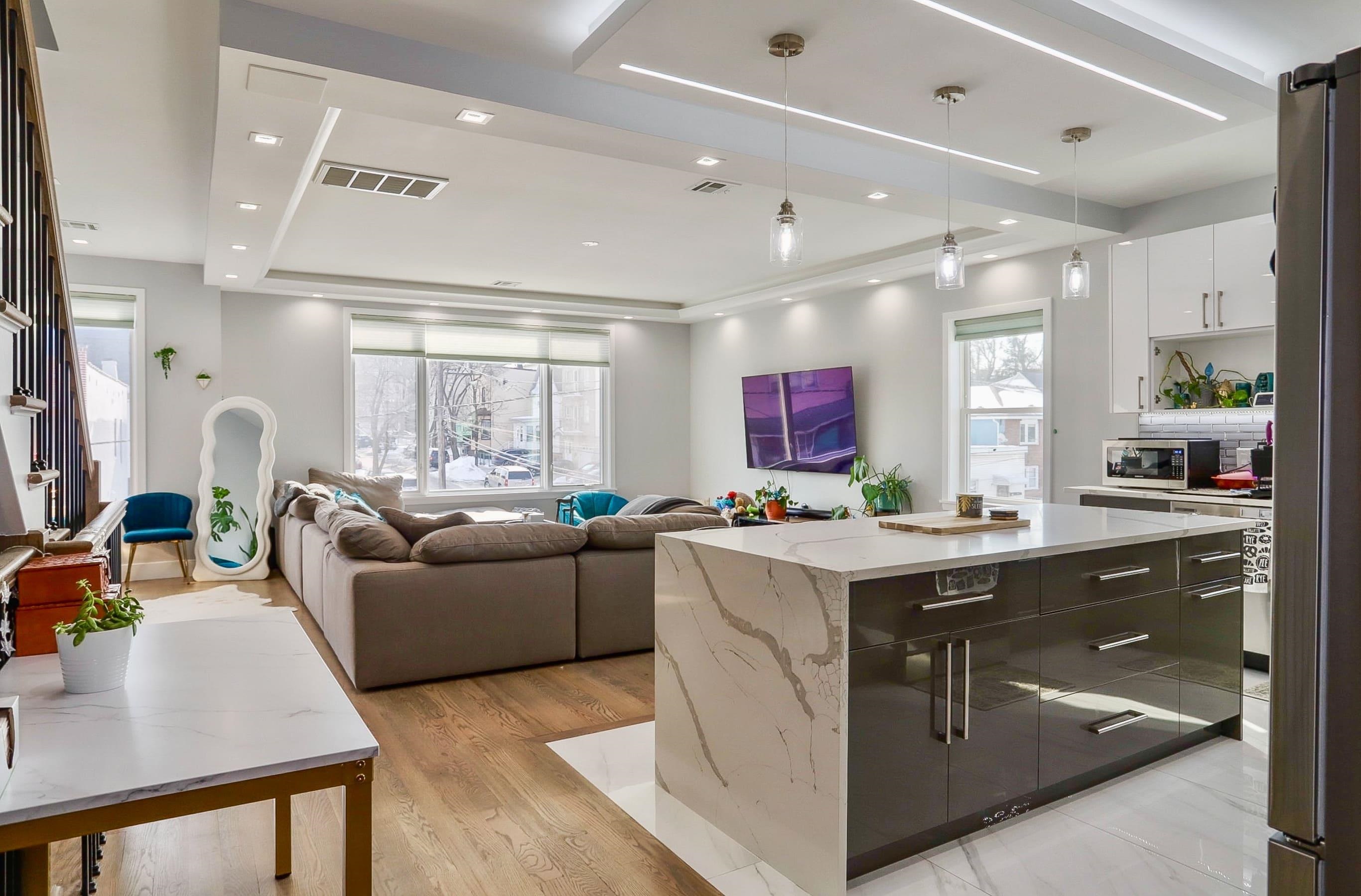 299 COLUMBIA AVE Unit: 2