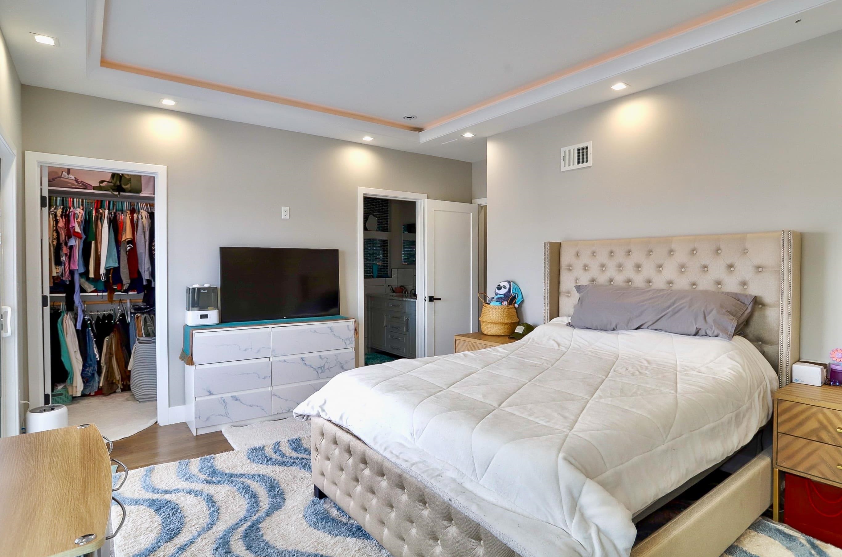 299 COLUMBIA AVE Unit: 2