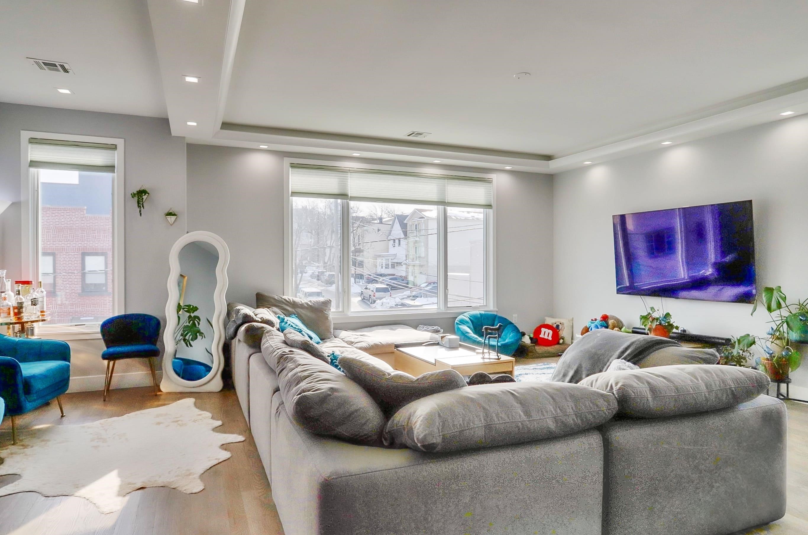 299 COLUMBIA AVE Unit: 2