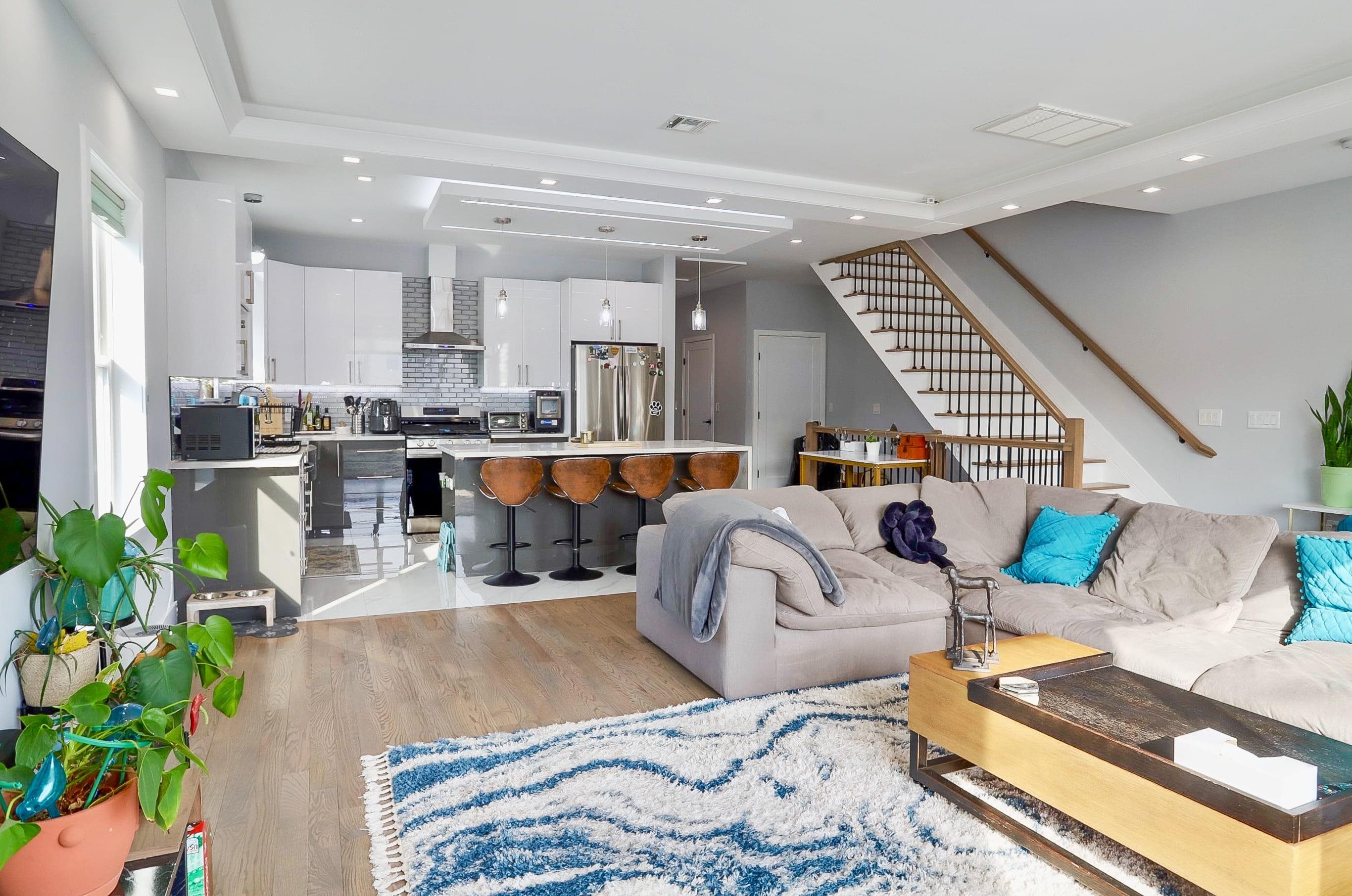 299 COLUMBIA AVE Unit: 2