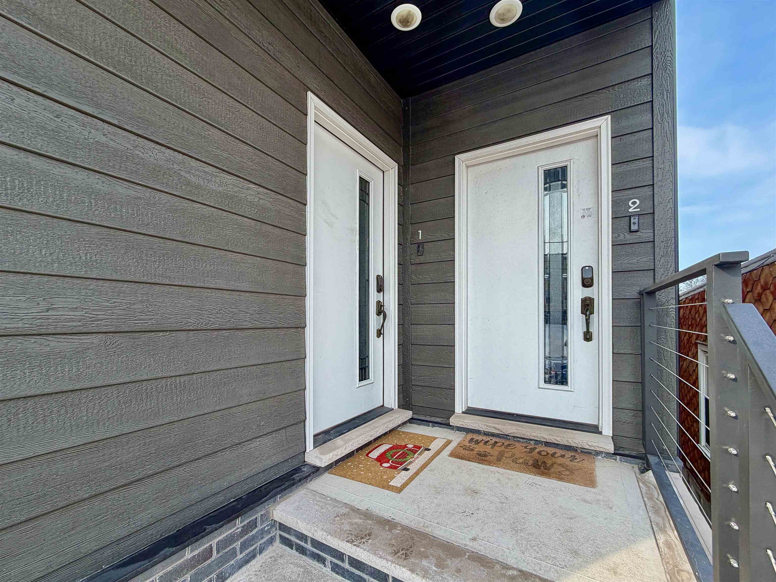 299 COLUMBIA AVE Unit: 2