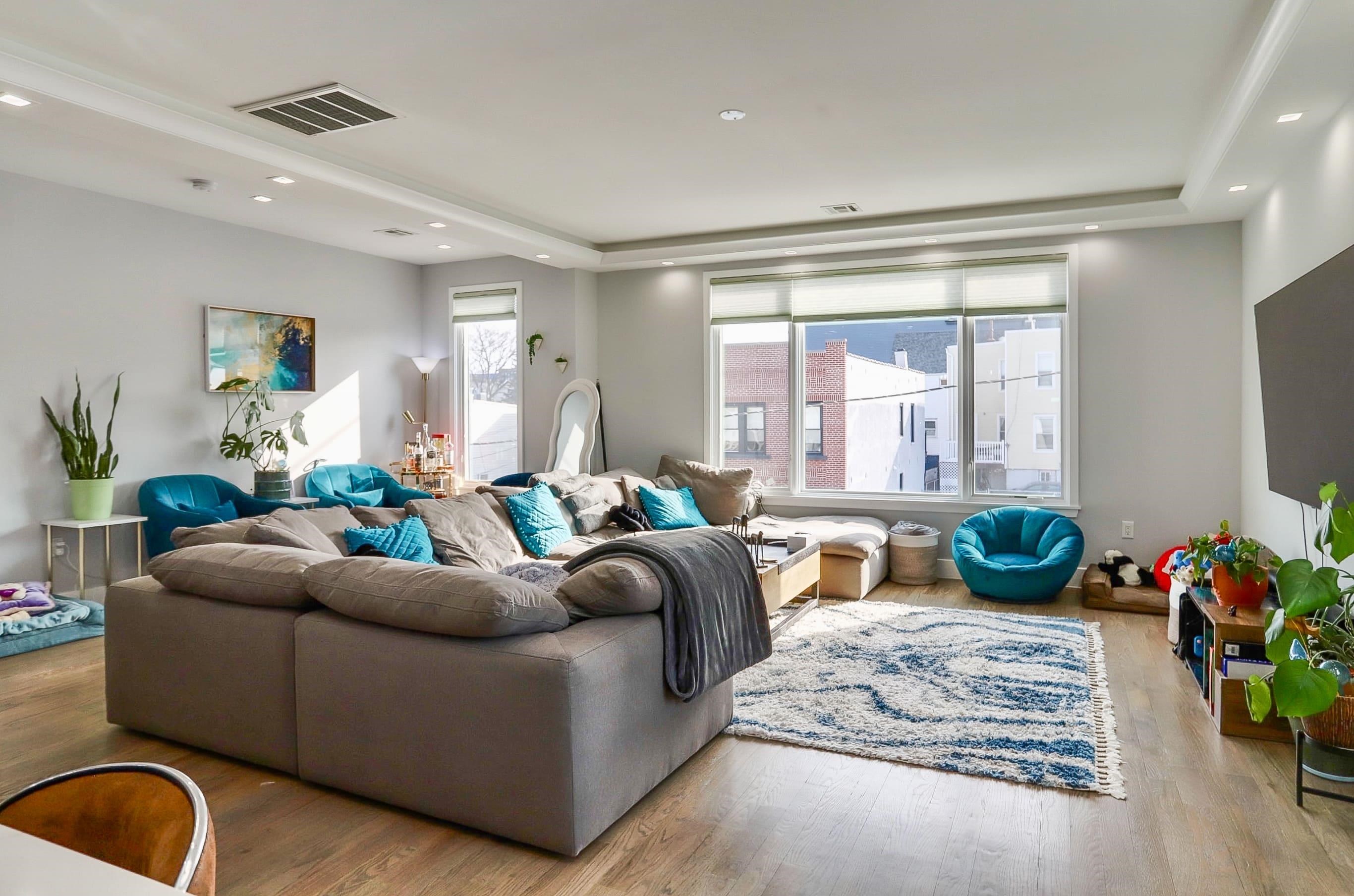 299 COLUMBIA AVE Unit: 2