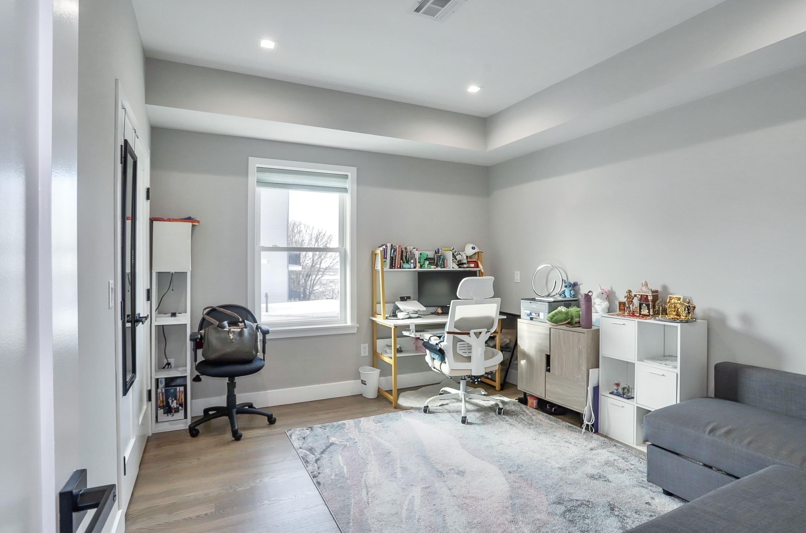 299 COLUMBIA AVE Unit: 2