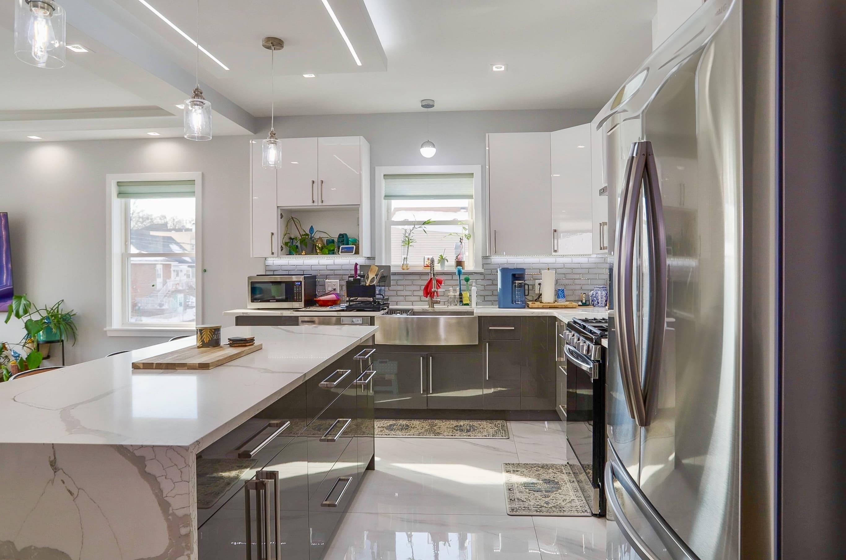 299 COLUMBIA AVE Unit: 2