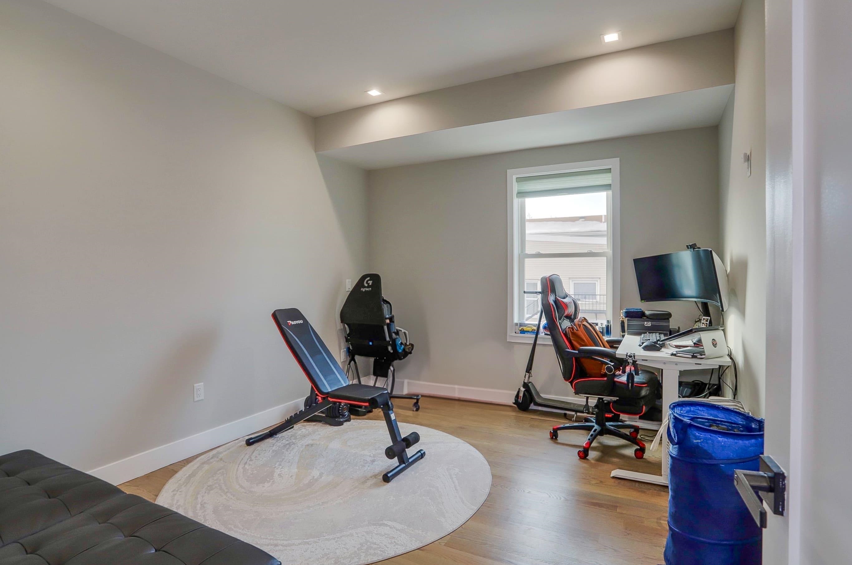 299 COLUMBIA AVE Unit: 2