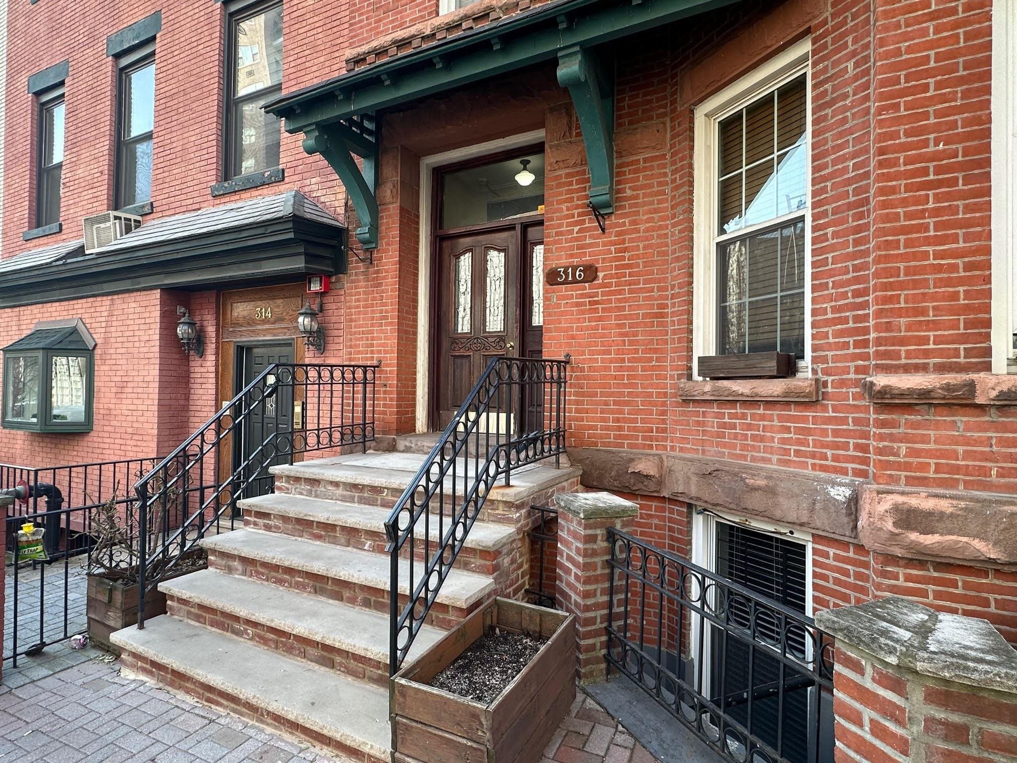 316 HUDSON ST Unit: 3A