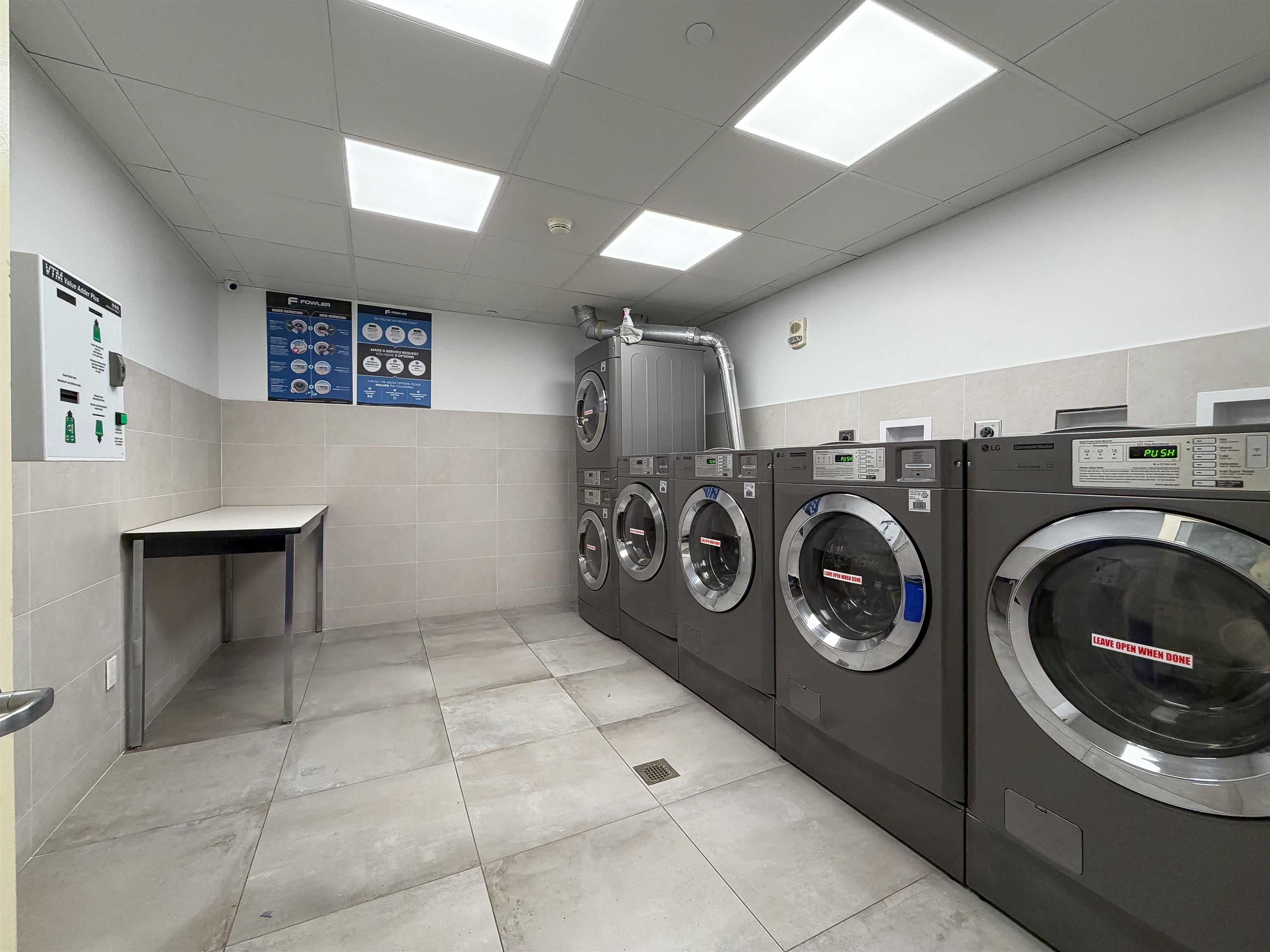 1 SHORE LANE Unit: 2606