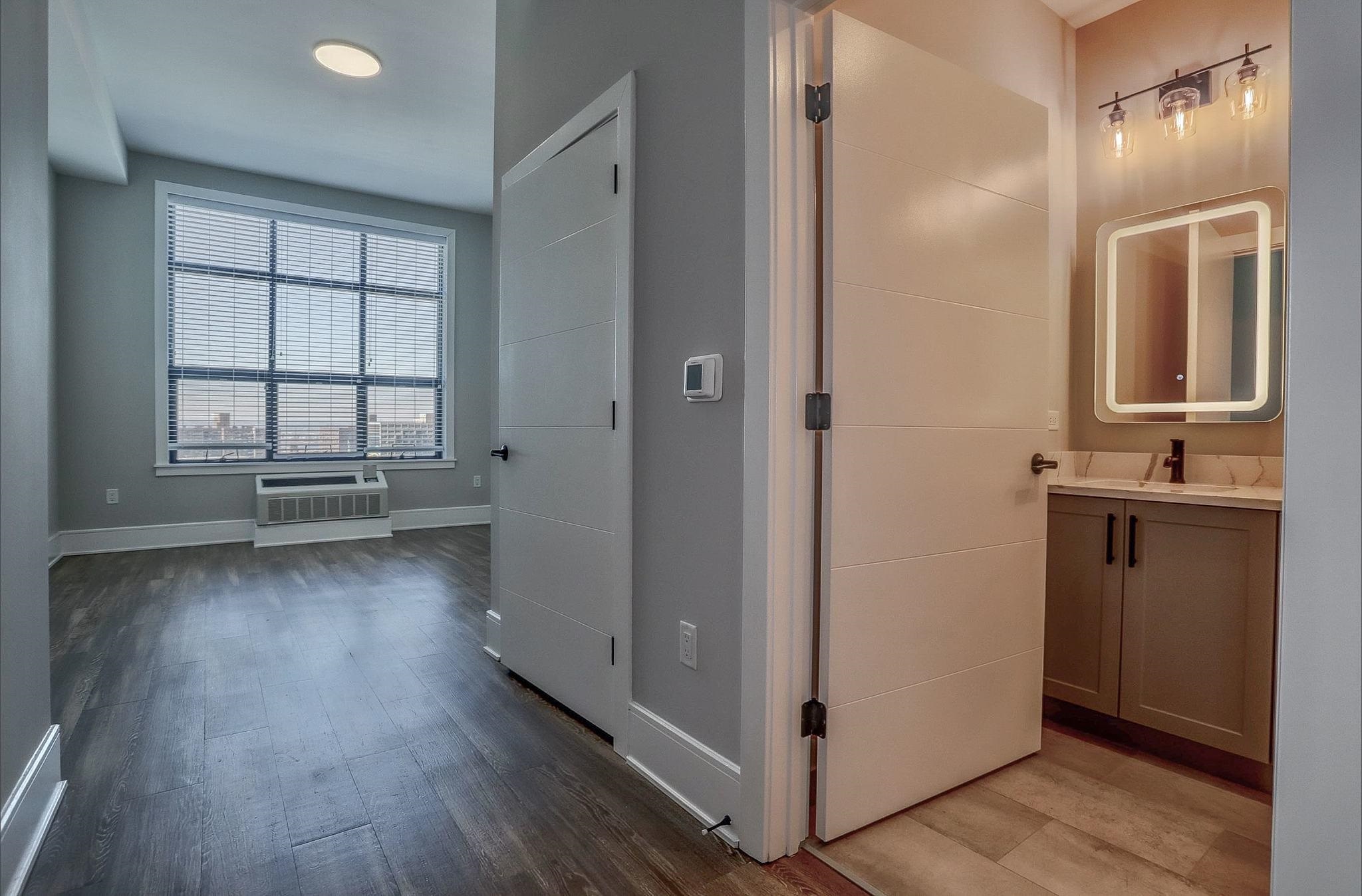 32 OAKLAND AVE Unit: 1516