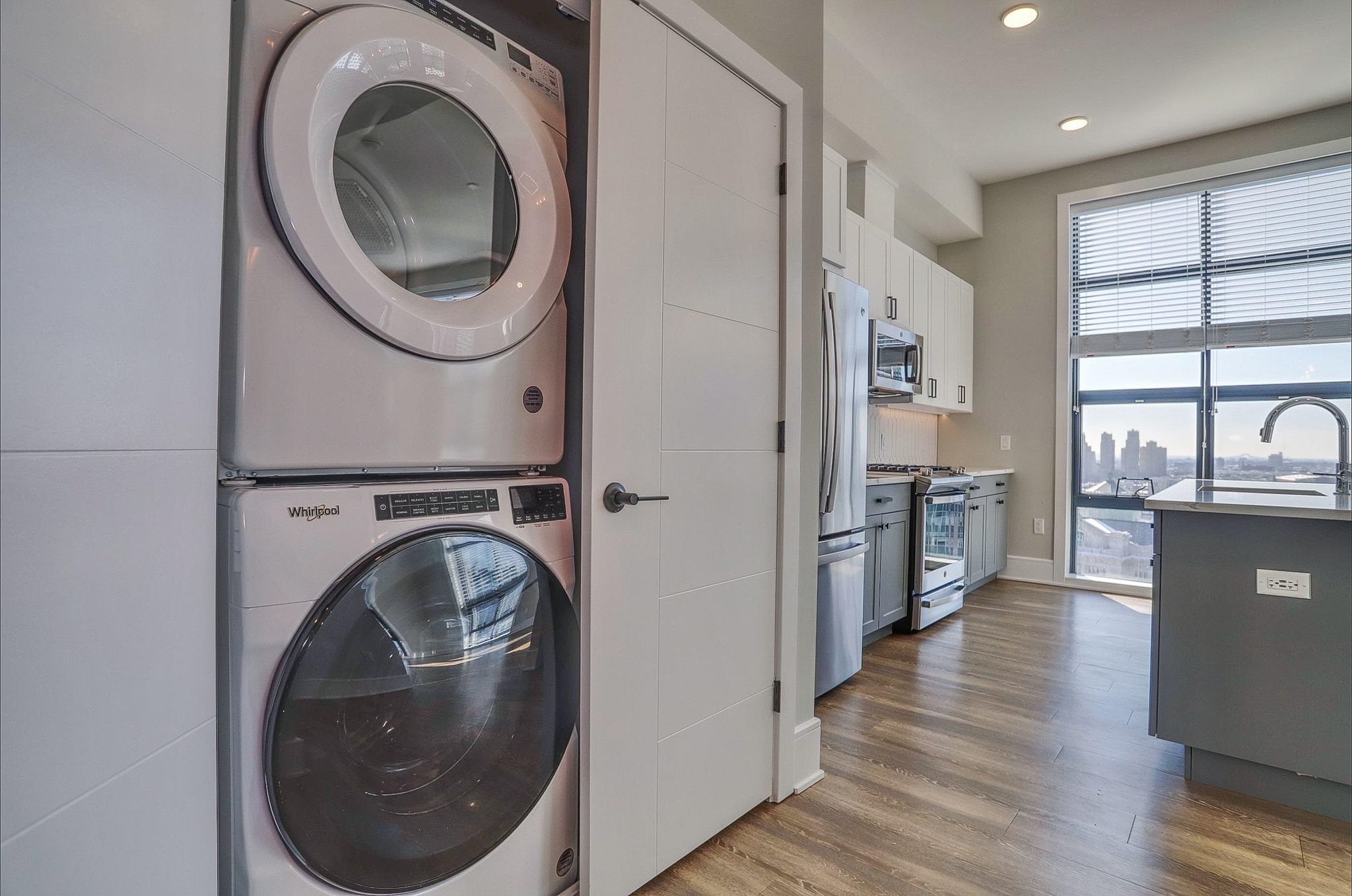 32 OAKLAND AVE Unit: 1516