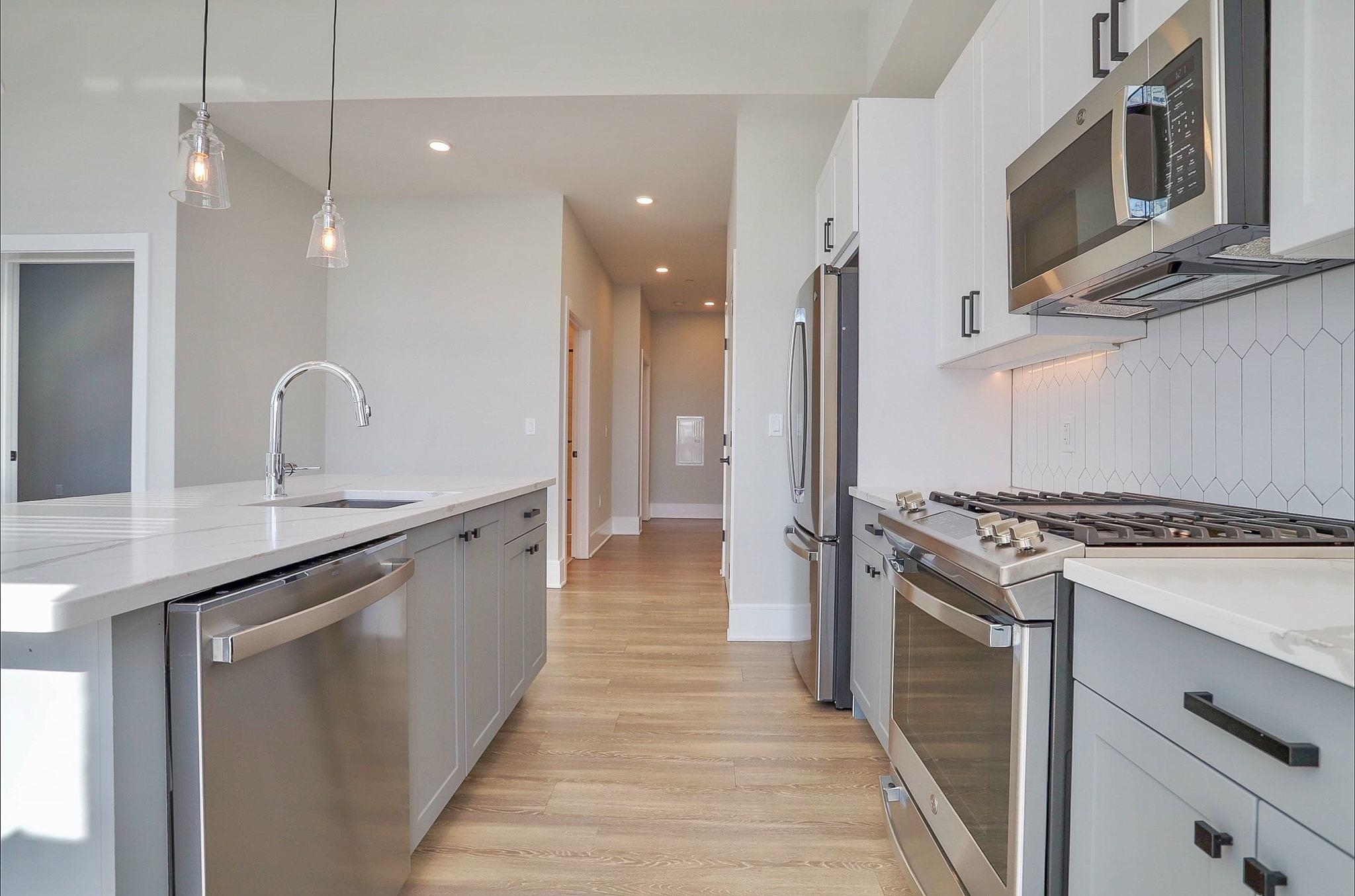 32 OAKLAND AVE Unit: 1516