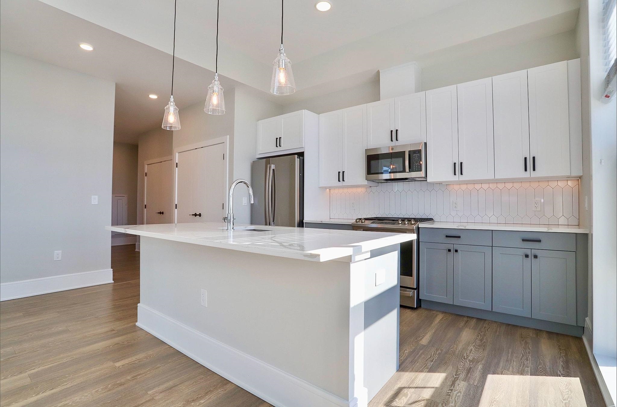 32 OAKLAND AVE Unit: 1516