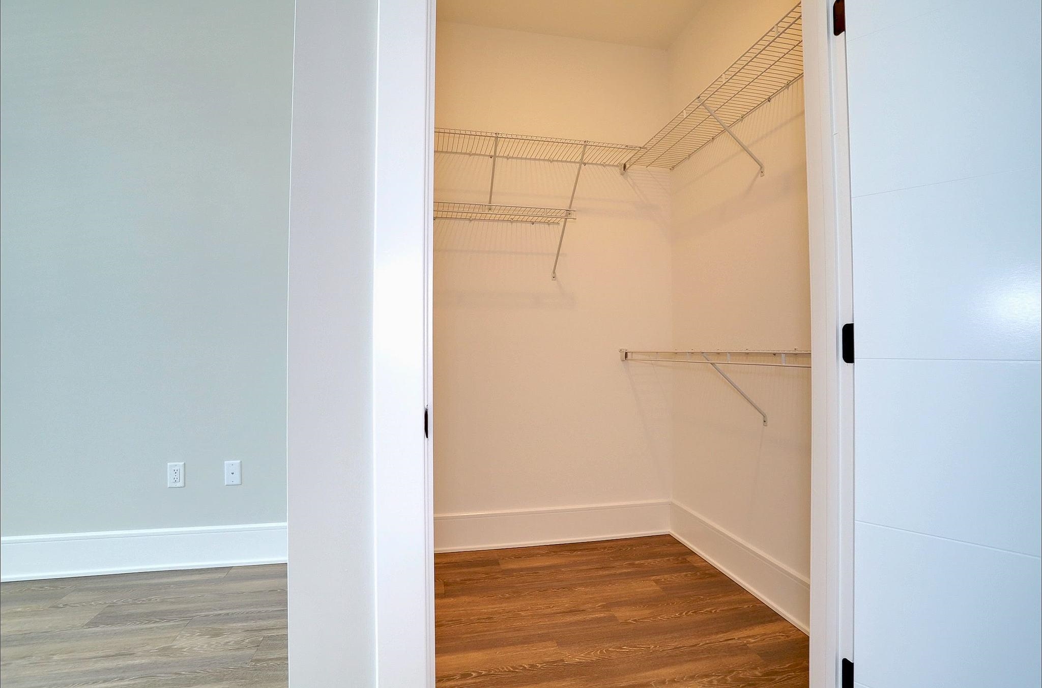 32 OAKLAND AVE Unit: 1516