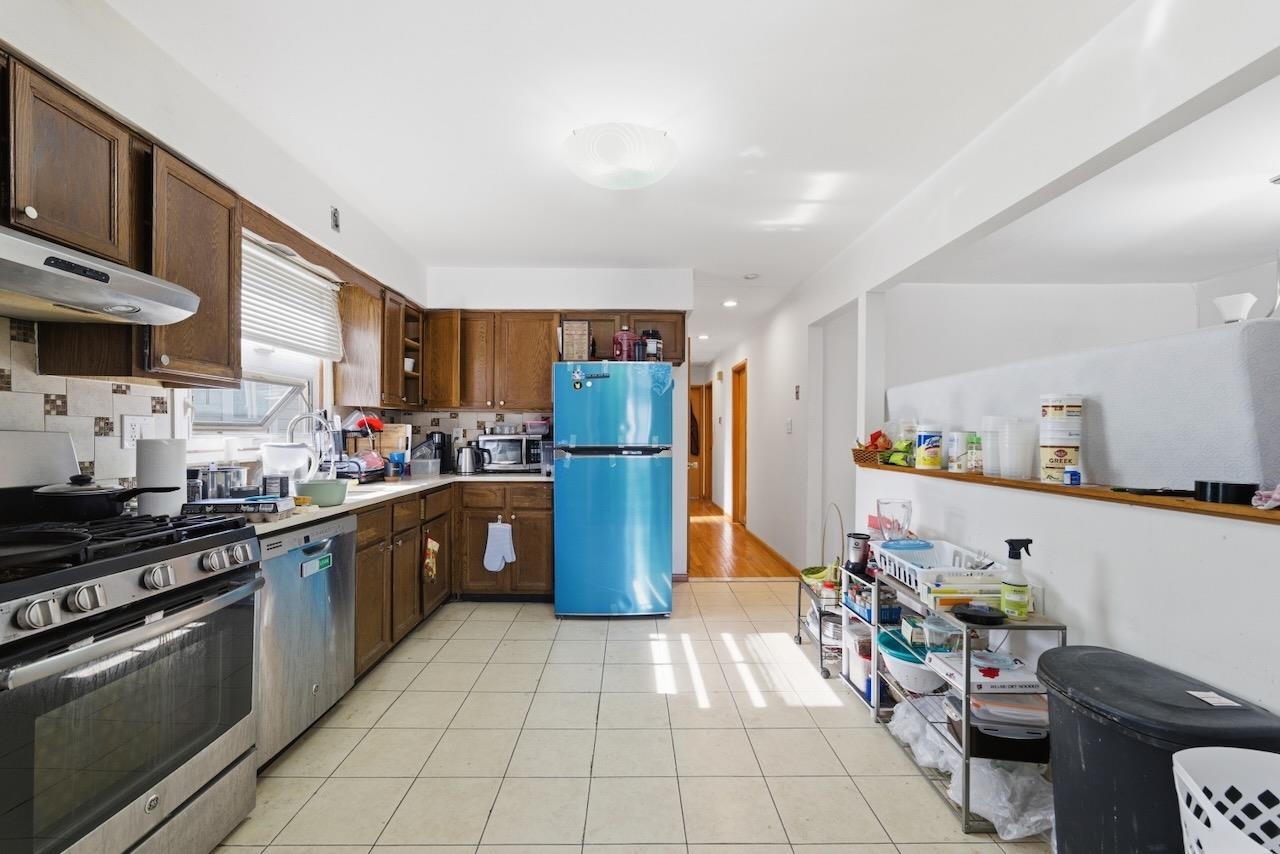 471 MANILA AVE