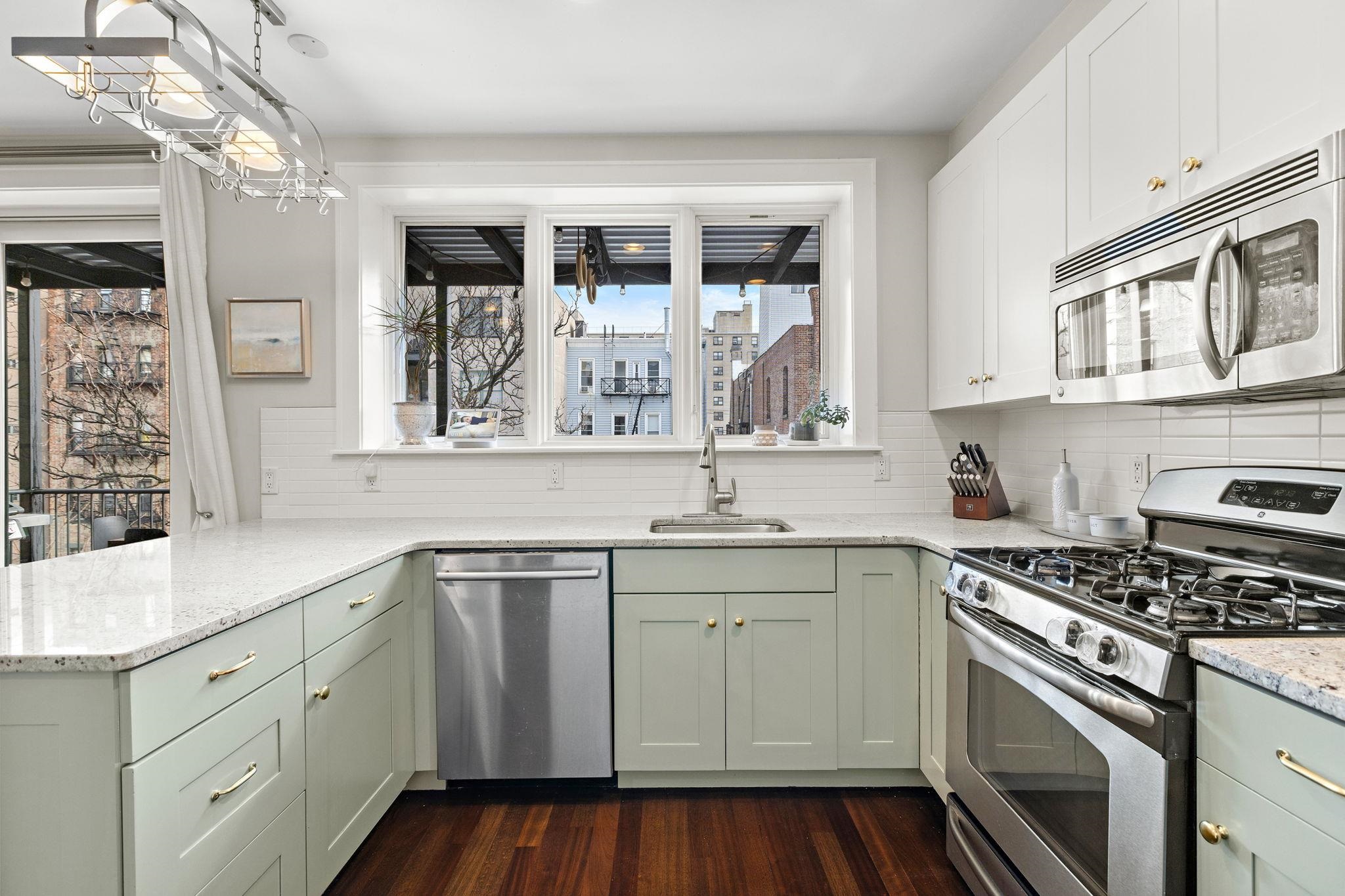 415 ADAMS ST Unit: 3